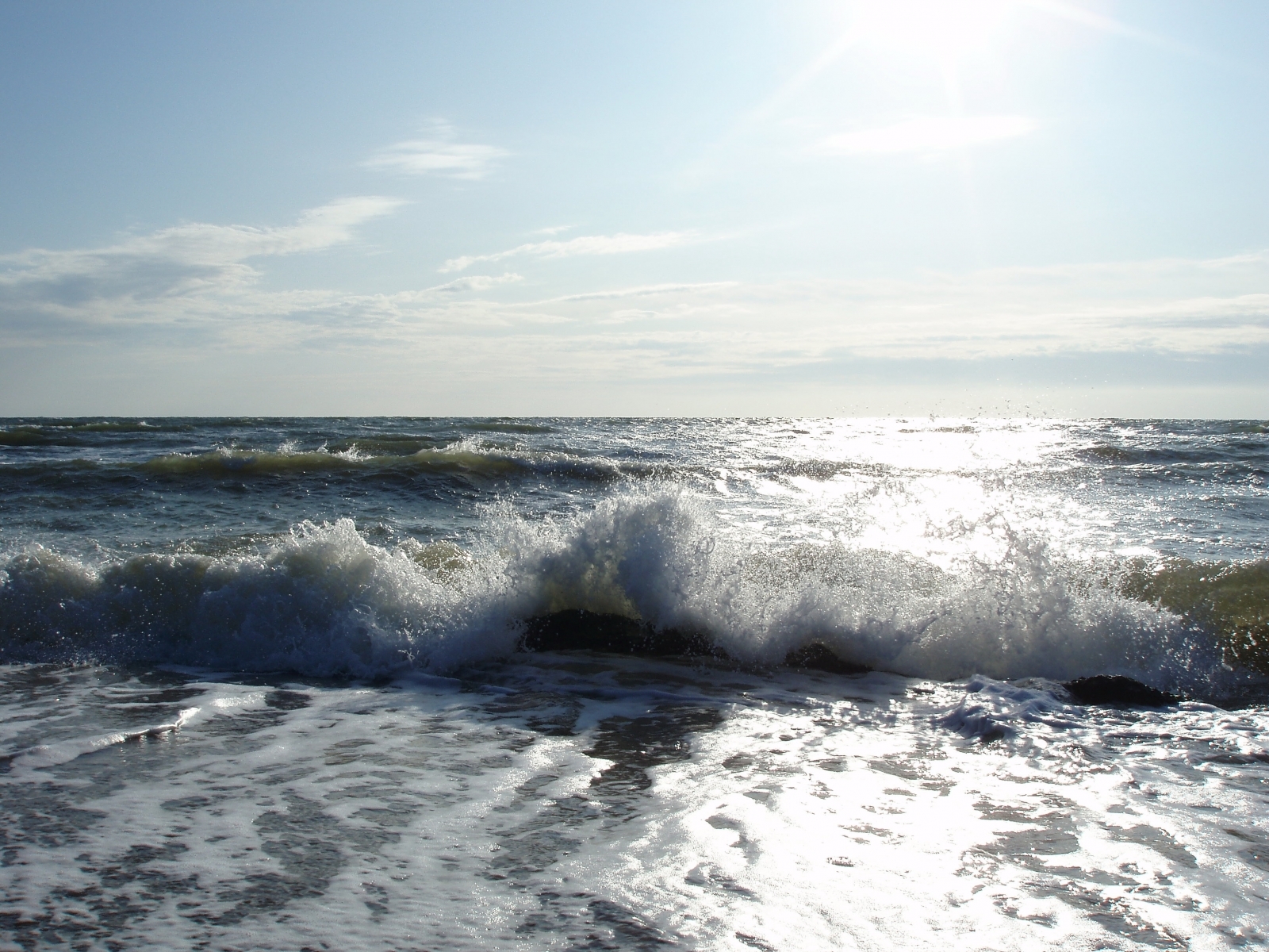 Handy-Wallpaper Sun, Waves, Wasser, Sea, Landschaft kostenlos herunterladen.