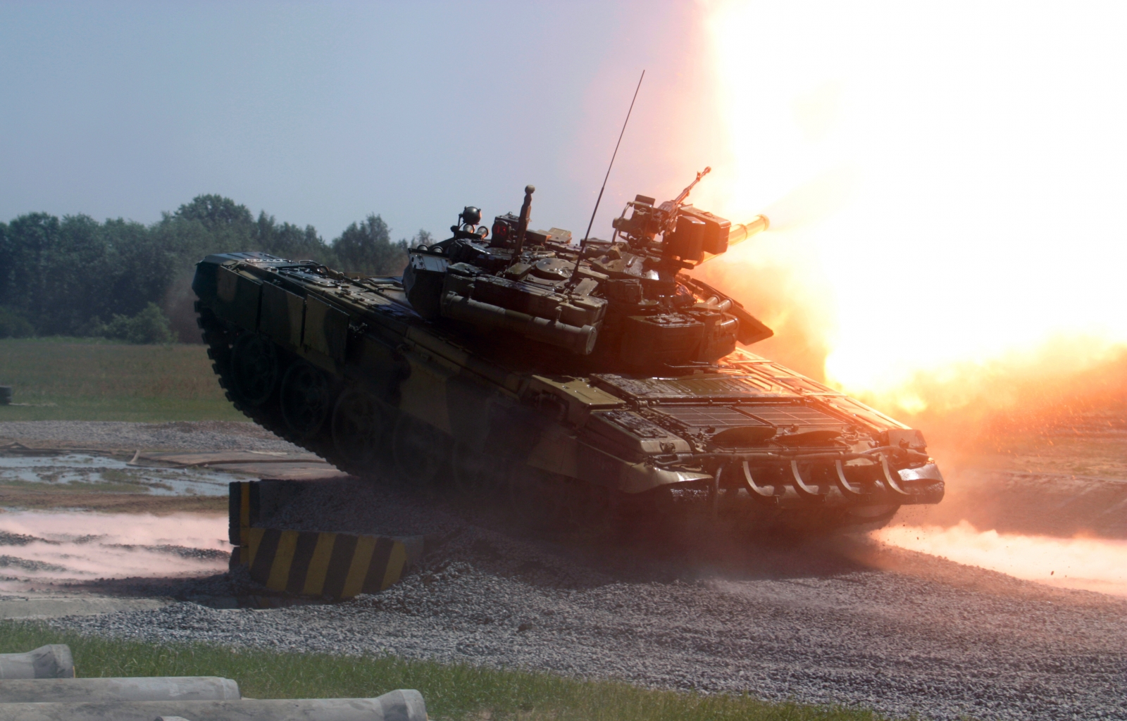 Download mobile wallpaper Transport, Tanks, Weapon for free.