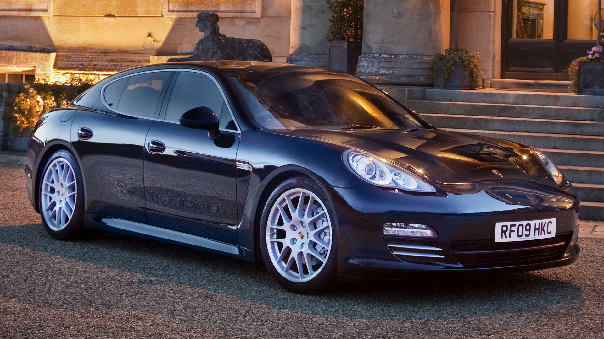 РћР±РѕРё С‚С‘РјРЅС‹Рµ Porsche Panamera