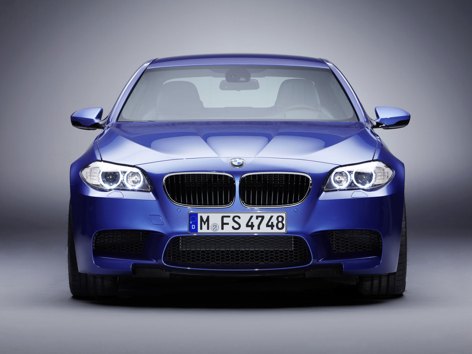 Машина bmw m 5. Машина БМВ м5. БМВ m5 f10. BMW m5 v (f10). BMW m5 f10 2012.