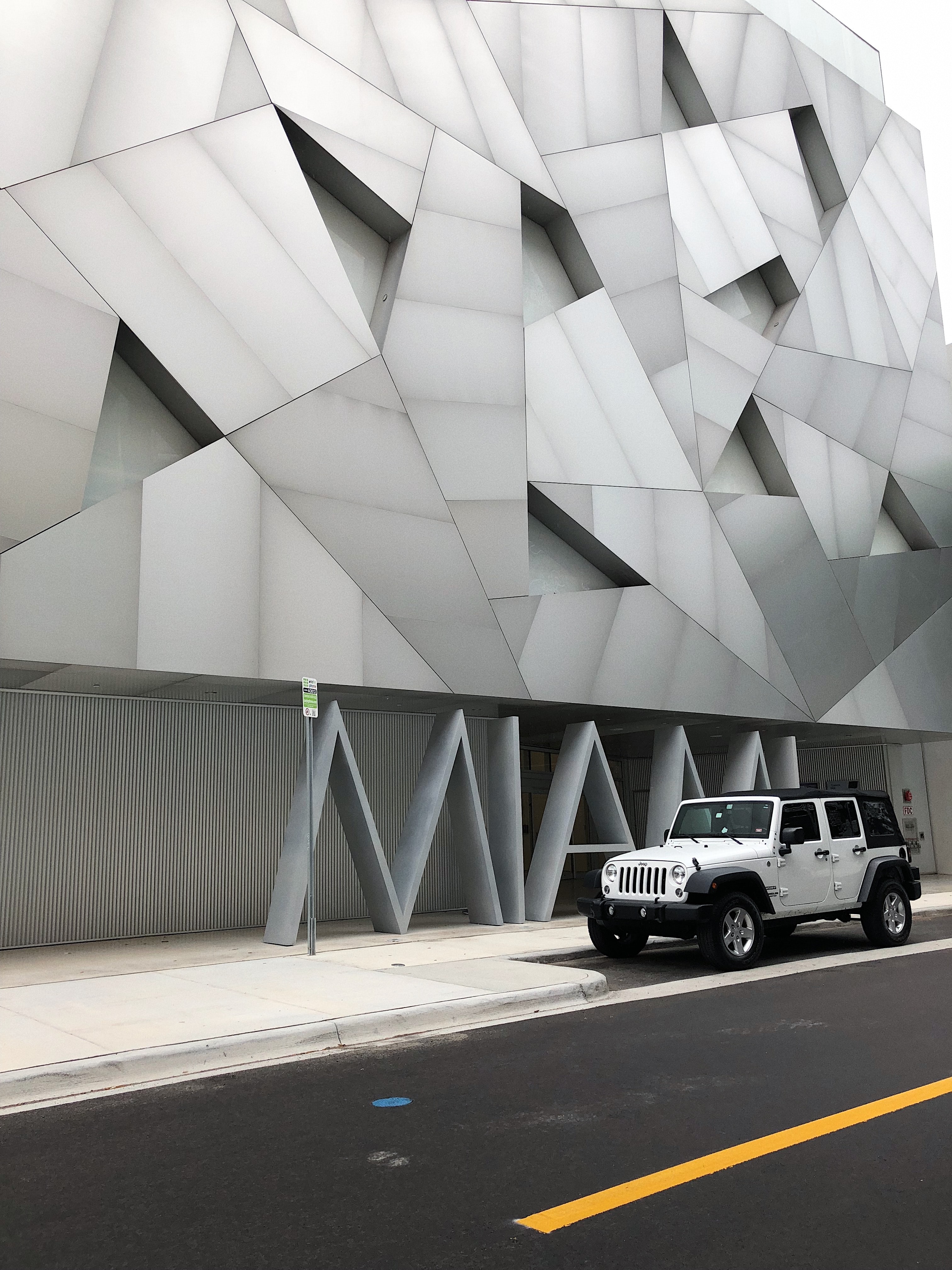 Handy-Wallpaper Cars, Gebäude, Suv, Montageart, Ansichtsbuild, Jeep, Architektur kostenlos herunterladen.
