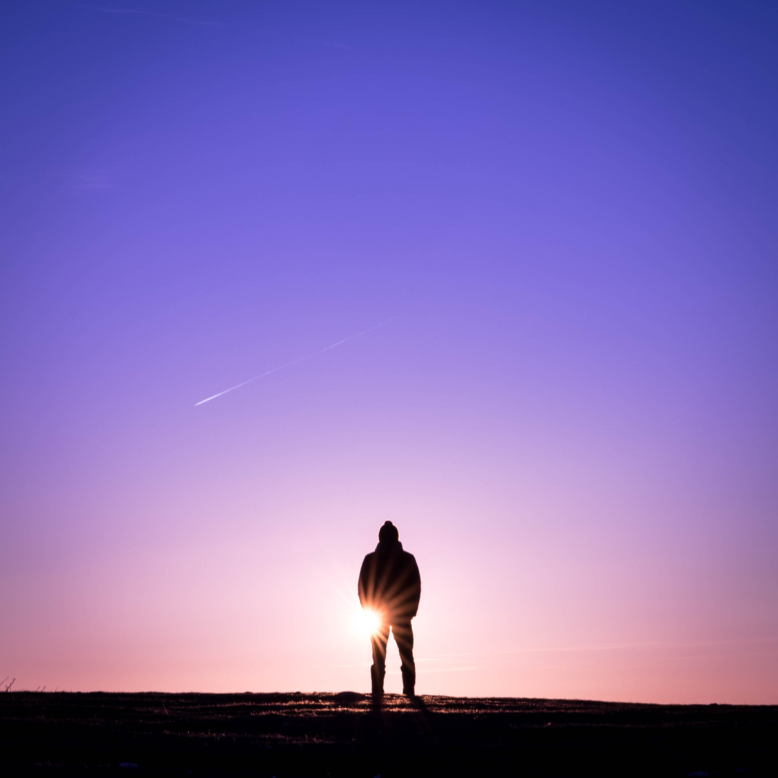 Download mobile wallpaper Alone, Beams, Rays, Miscellanea, Sun, Miscellaneous, Lonely, Sunset, Loneliness for free.