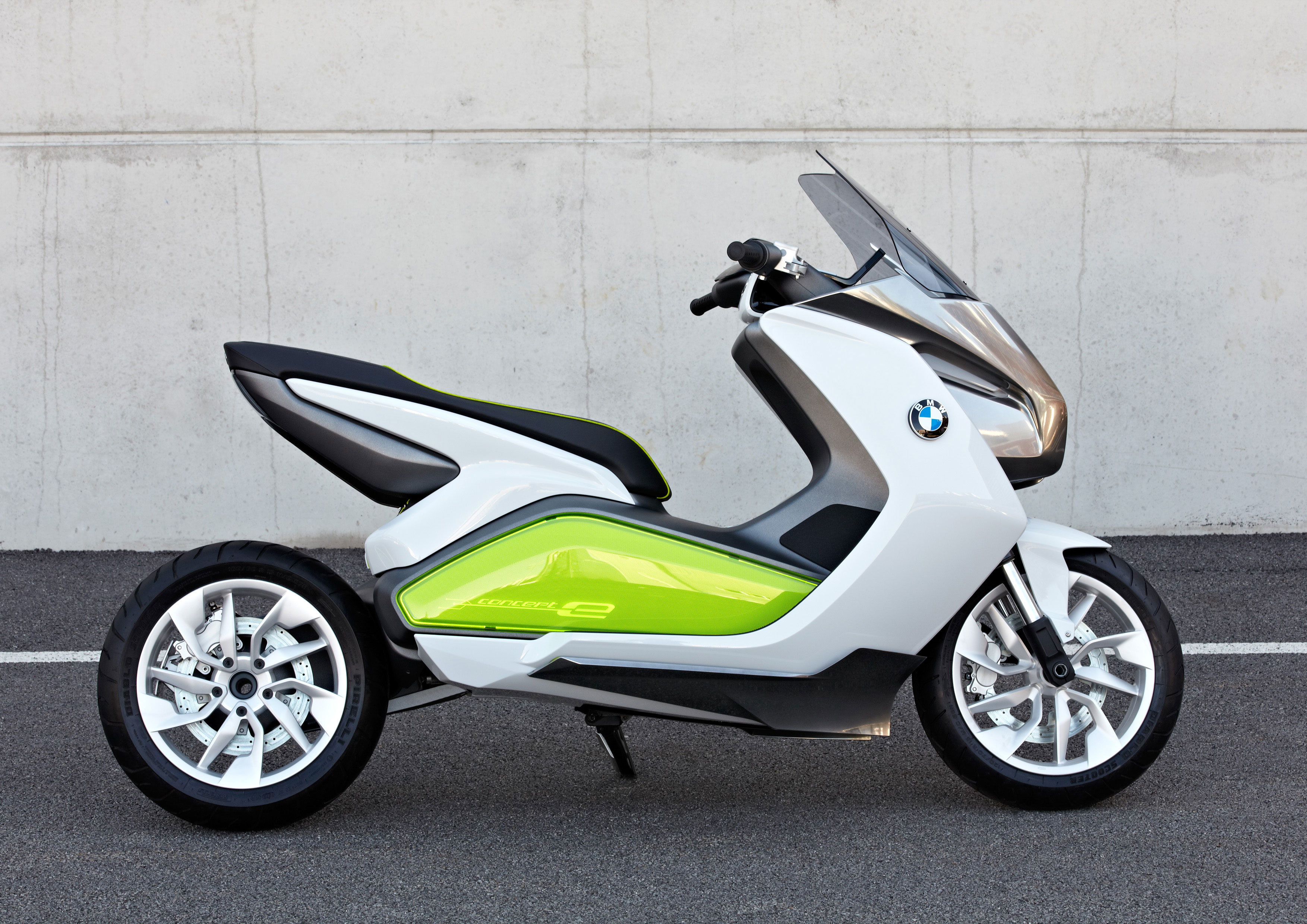 Современный мотороллер. Скутер BMW 50cc. BMW Electric Scooter. Электроскутер Honda.