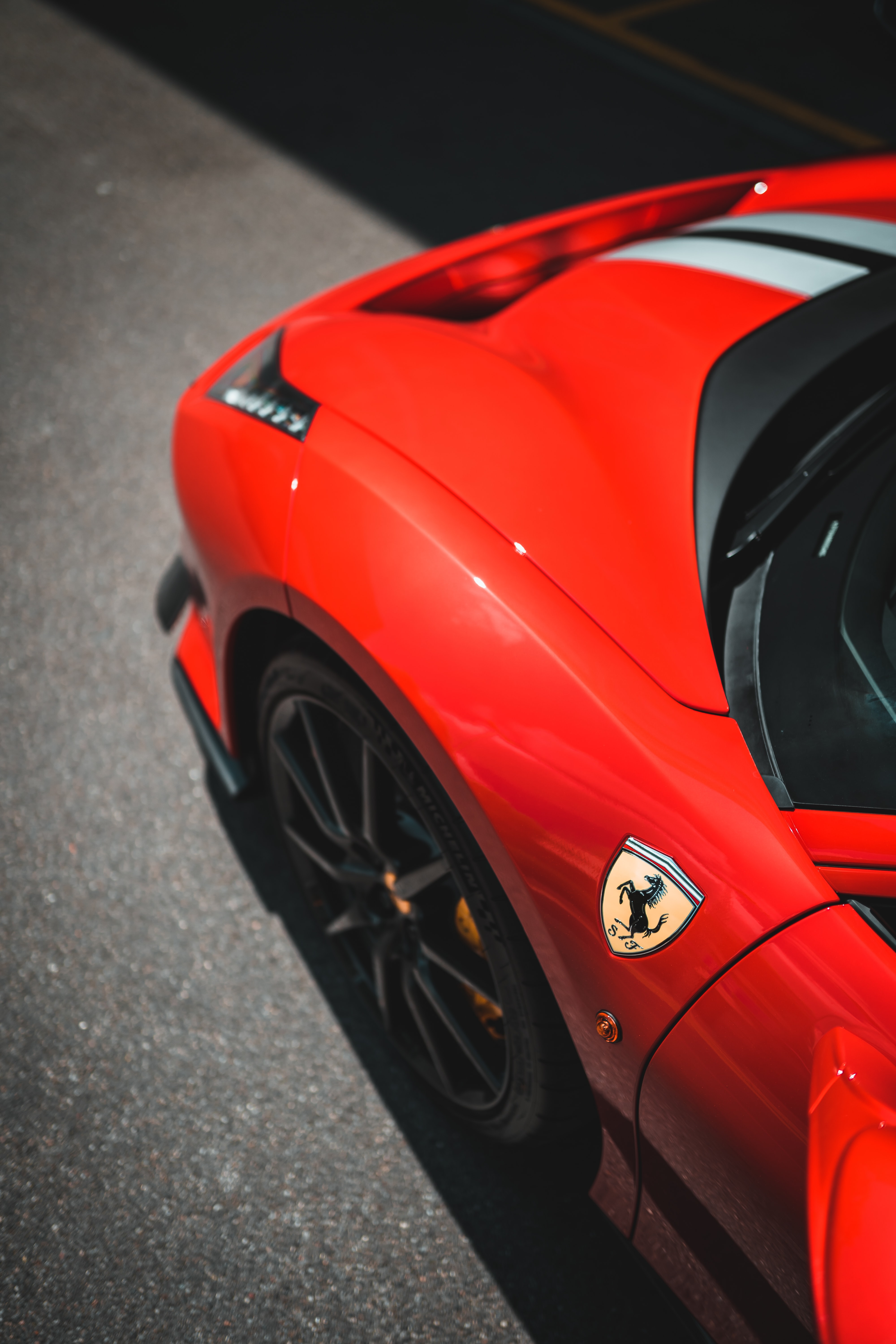 Скачать картинку Тачки (Cars), Красный, Автомобиль, Спорткар, Феррари (Ferrari) в телефон бесплатно.