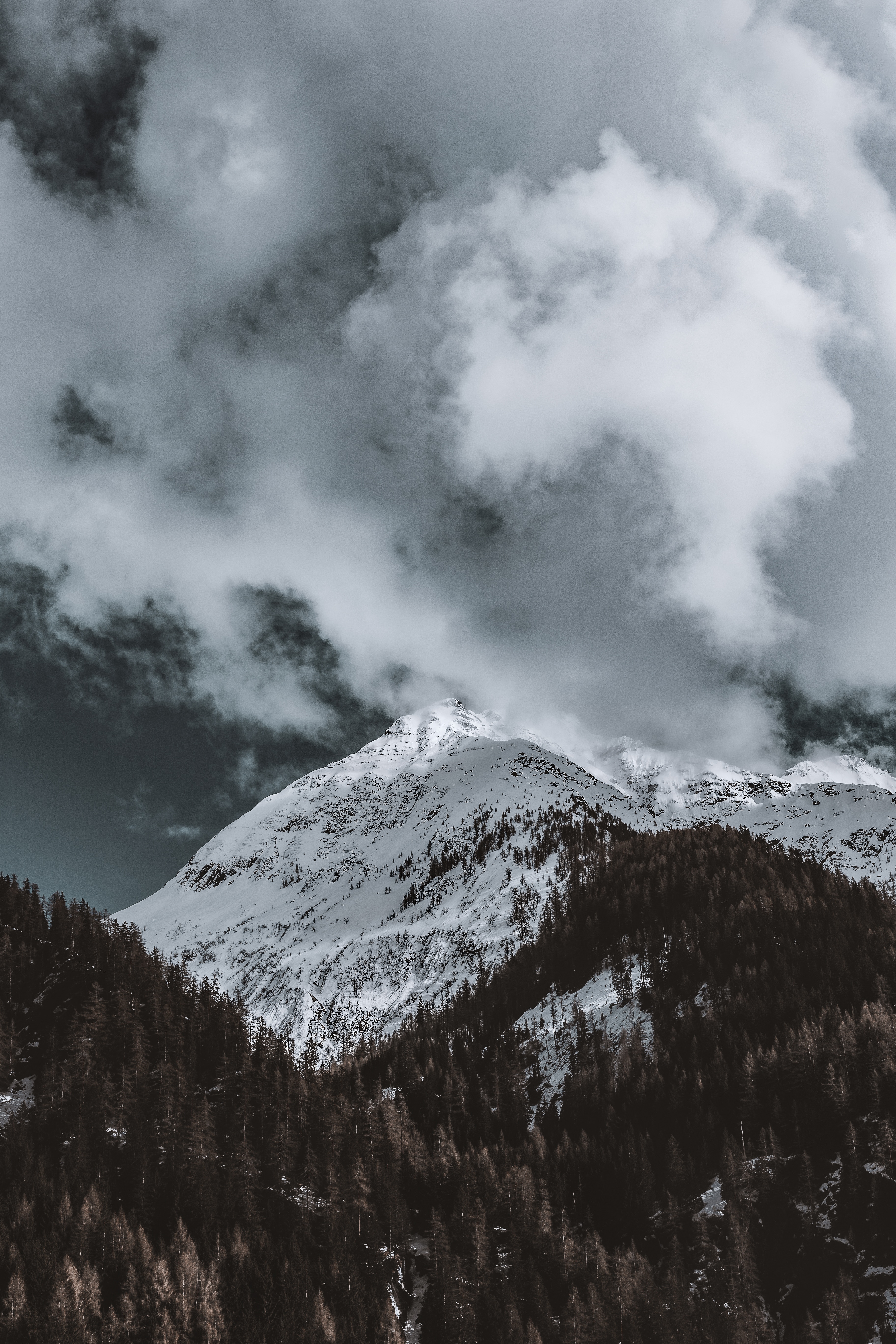 Free download wallpaper Nature, Clouds, Mountain, Vertex, Top, Snow Covered, Snowbound, Italy on your PC desktop