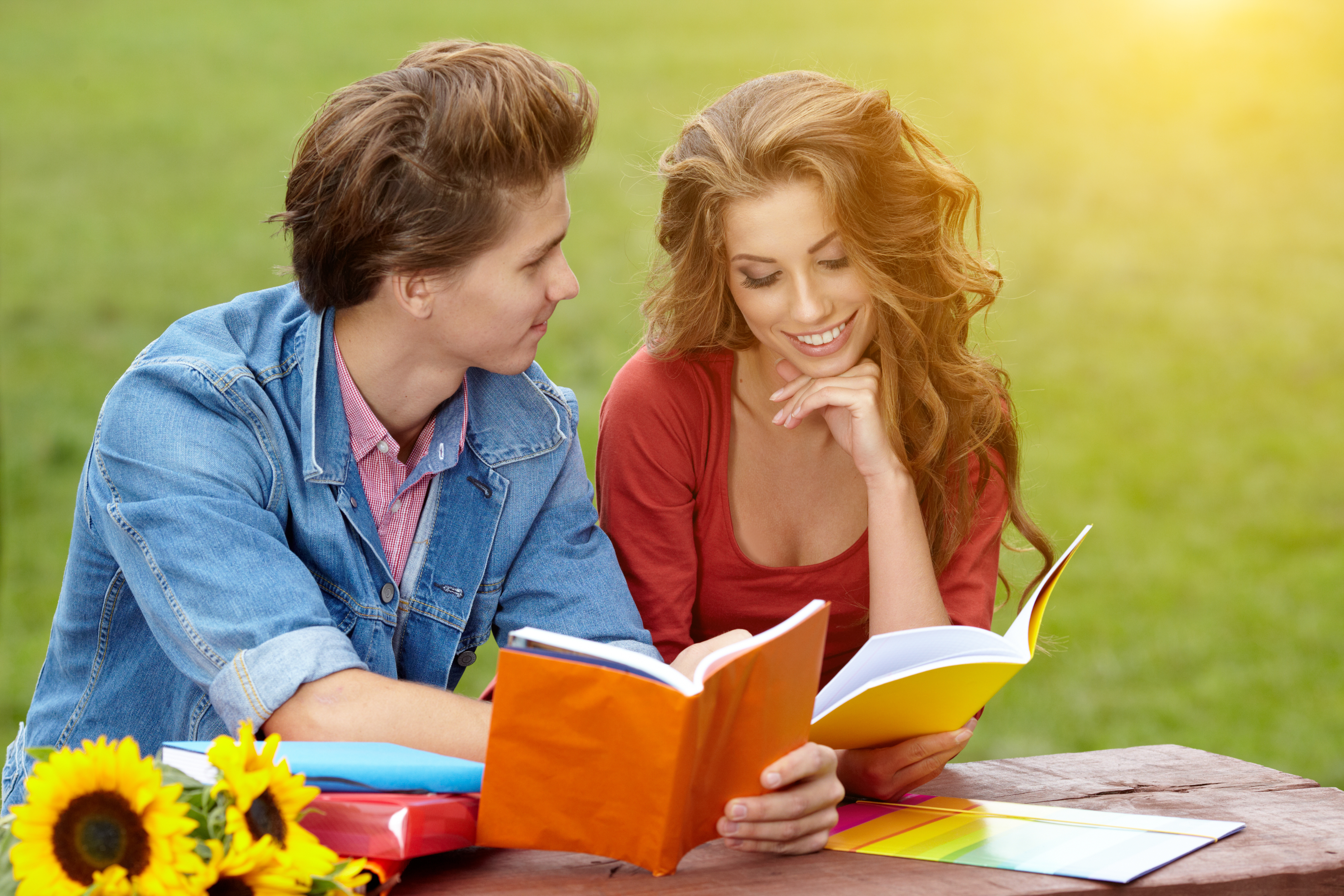 Читатели рекомендуют. Общение людей. Чтение книг. Молодежь и чтение. Радость общения.