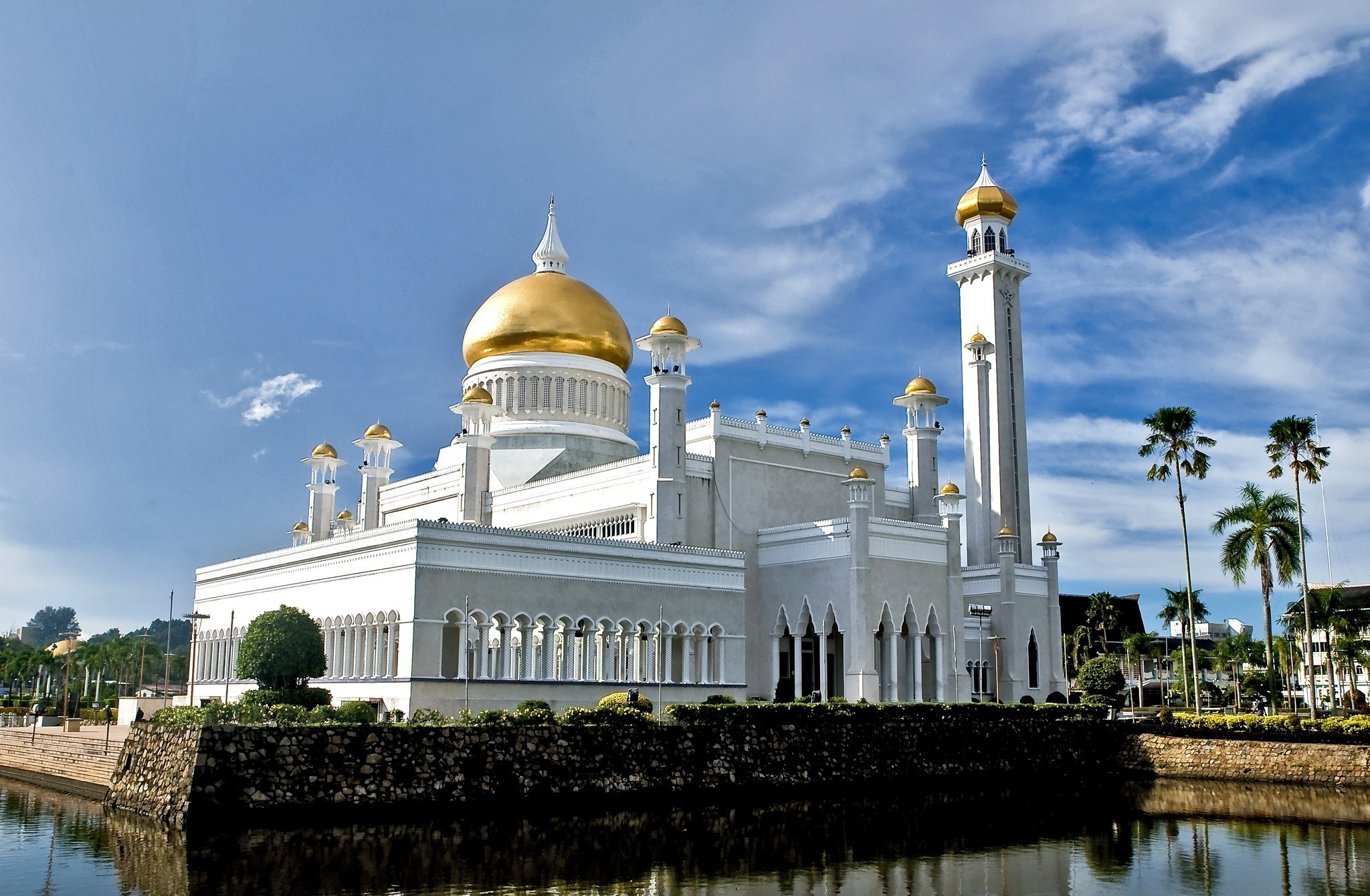 Sultan Omar Ali Saifuddin Mosque Bandar Seri Begawan In The Capital Of The  Sultanate Of Brunei Asia Wallpaper Hd 2560x1600  Wallpapers13com