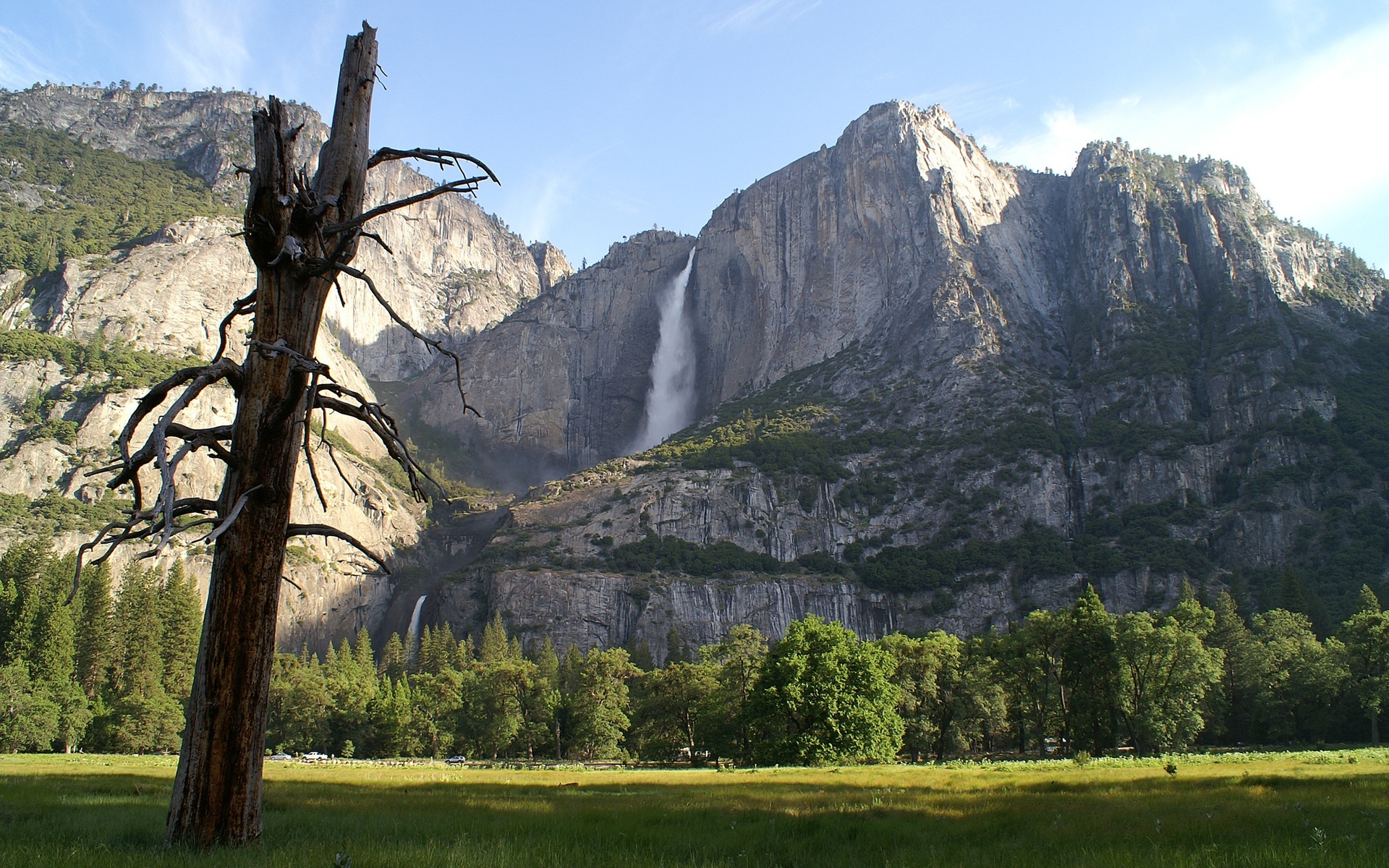 Handy-Wallpaper Landschaft, Mountains, Wasserfälle kostenlos herunterladen.