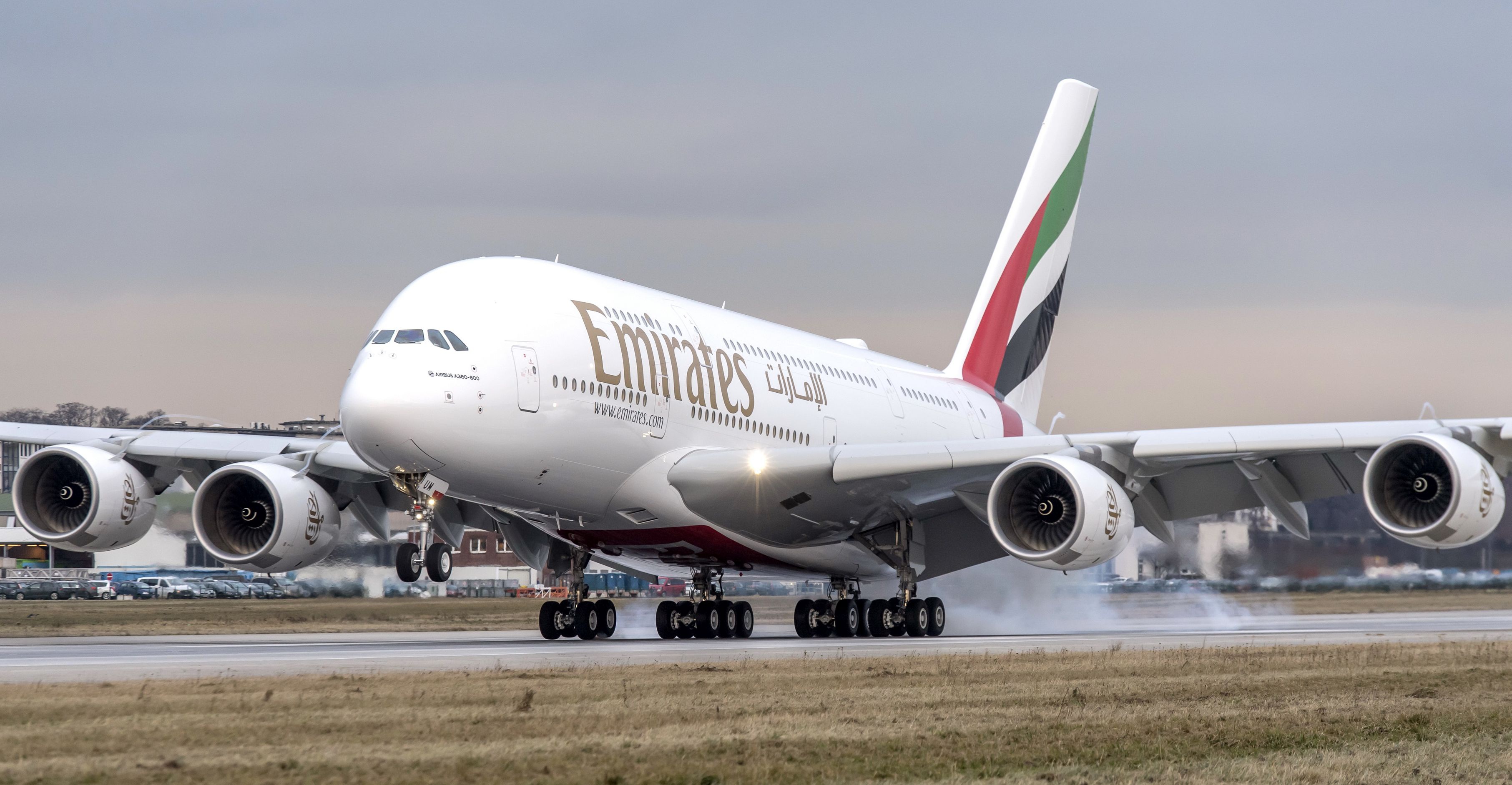 Самолёт Airbus a380 Emirates