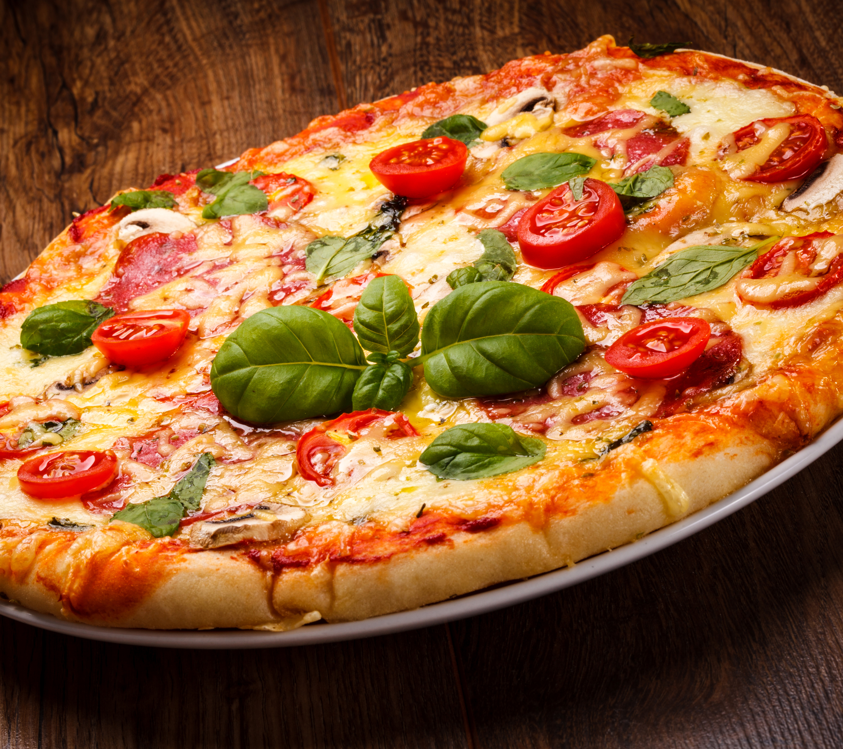пицца с колбасой и сыром и помидорами рецепт в духовке с готовым тестом фото 88