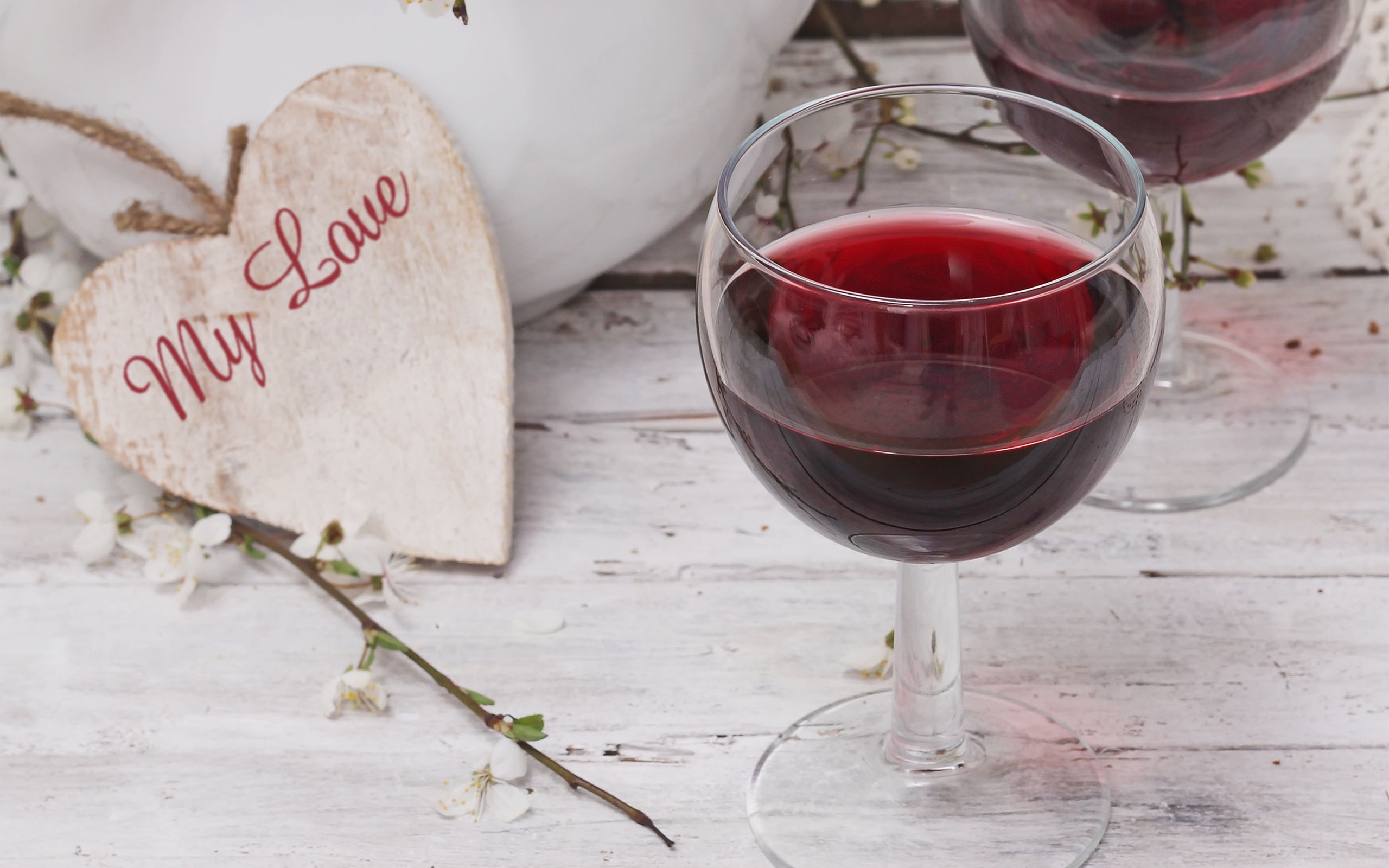 Вино и сердечки
