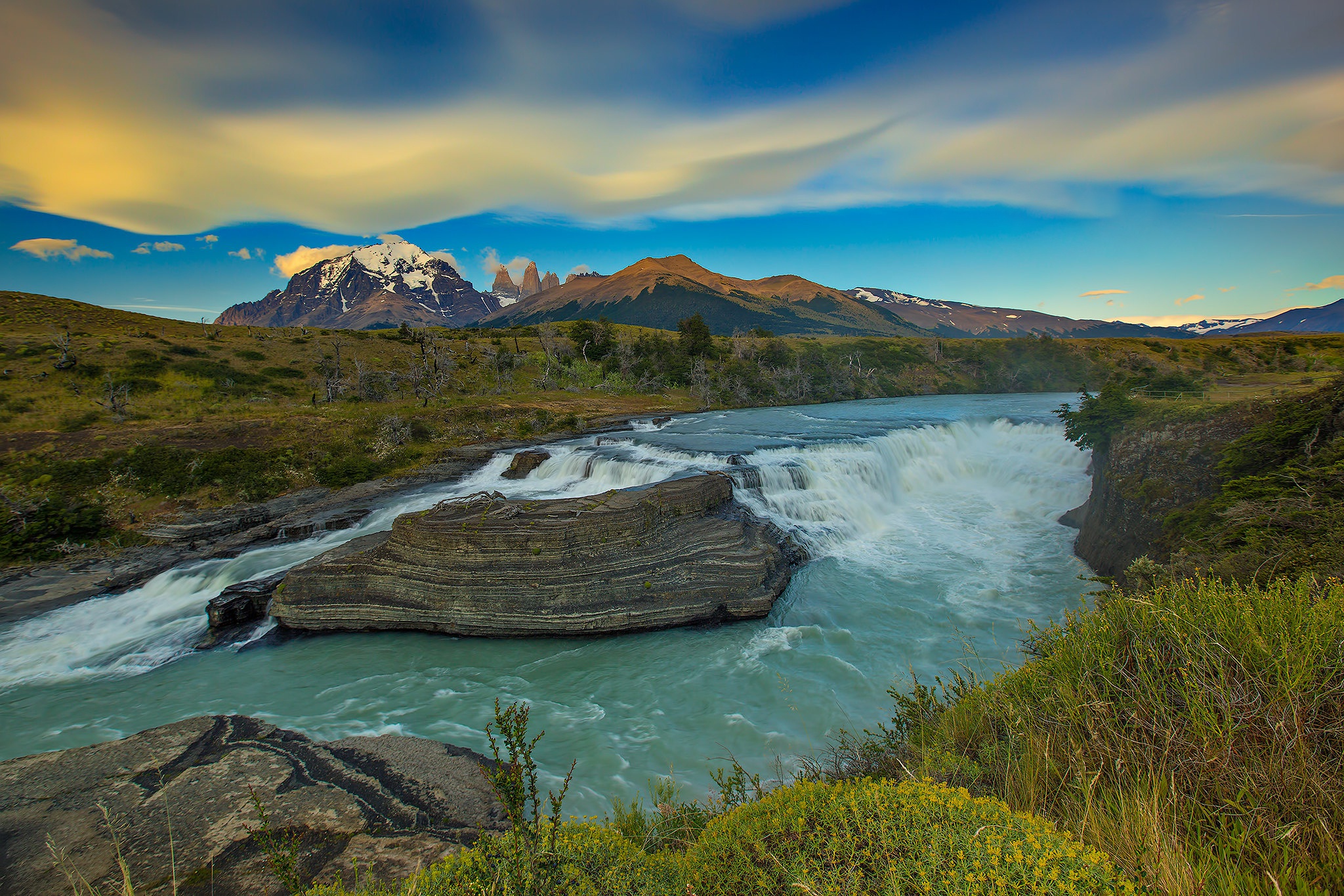 Река Патагонии Южной Америки