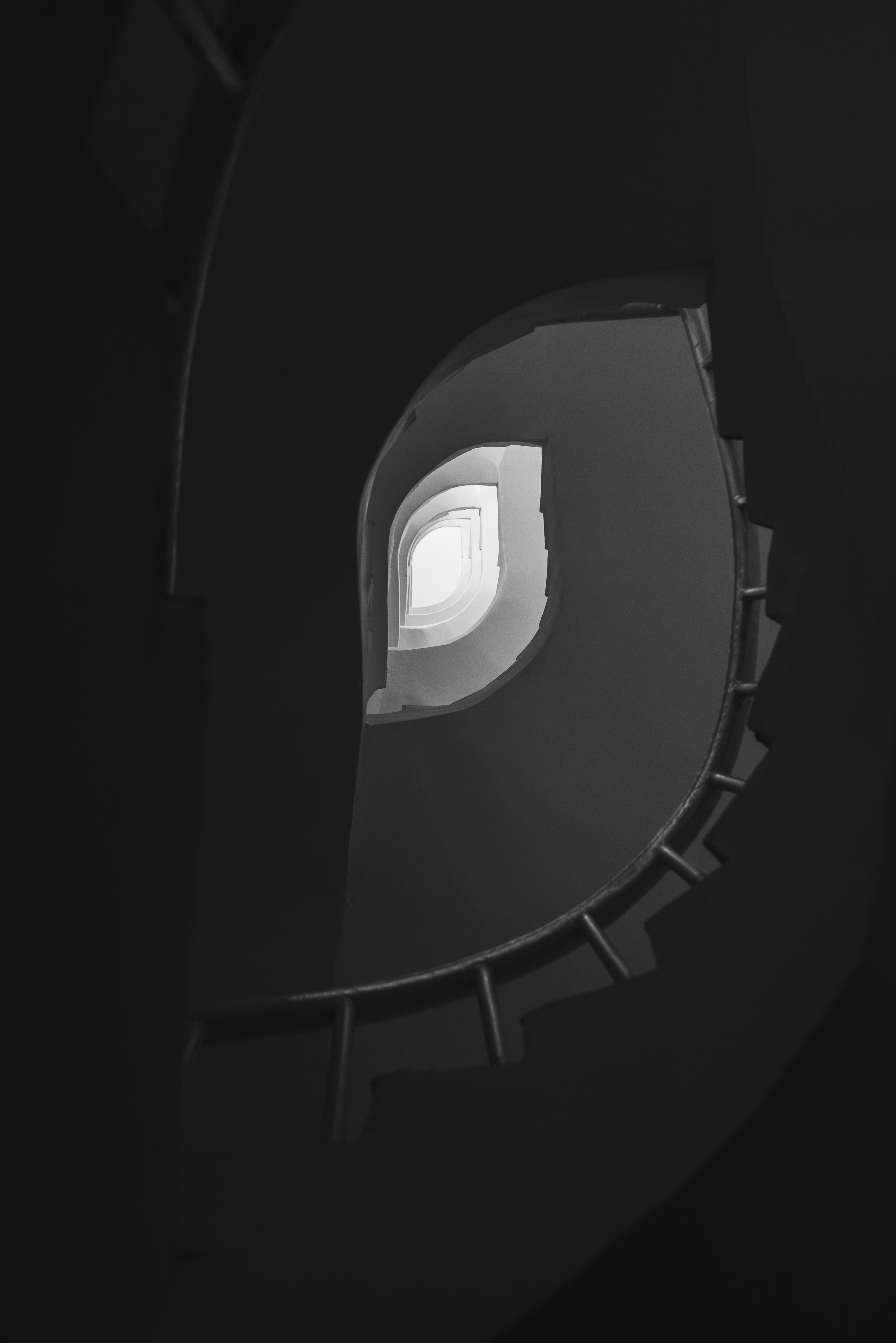 minimalism, bw, chb, stairs, ladder, bottom view, spiral staircase, caracole cellphone