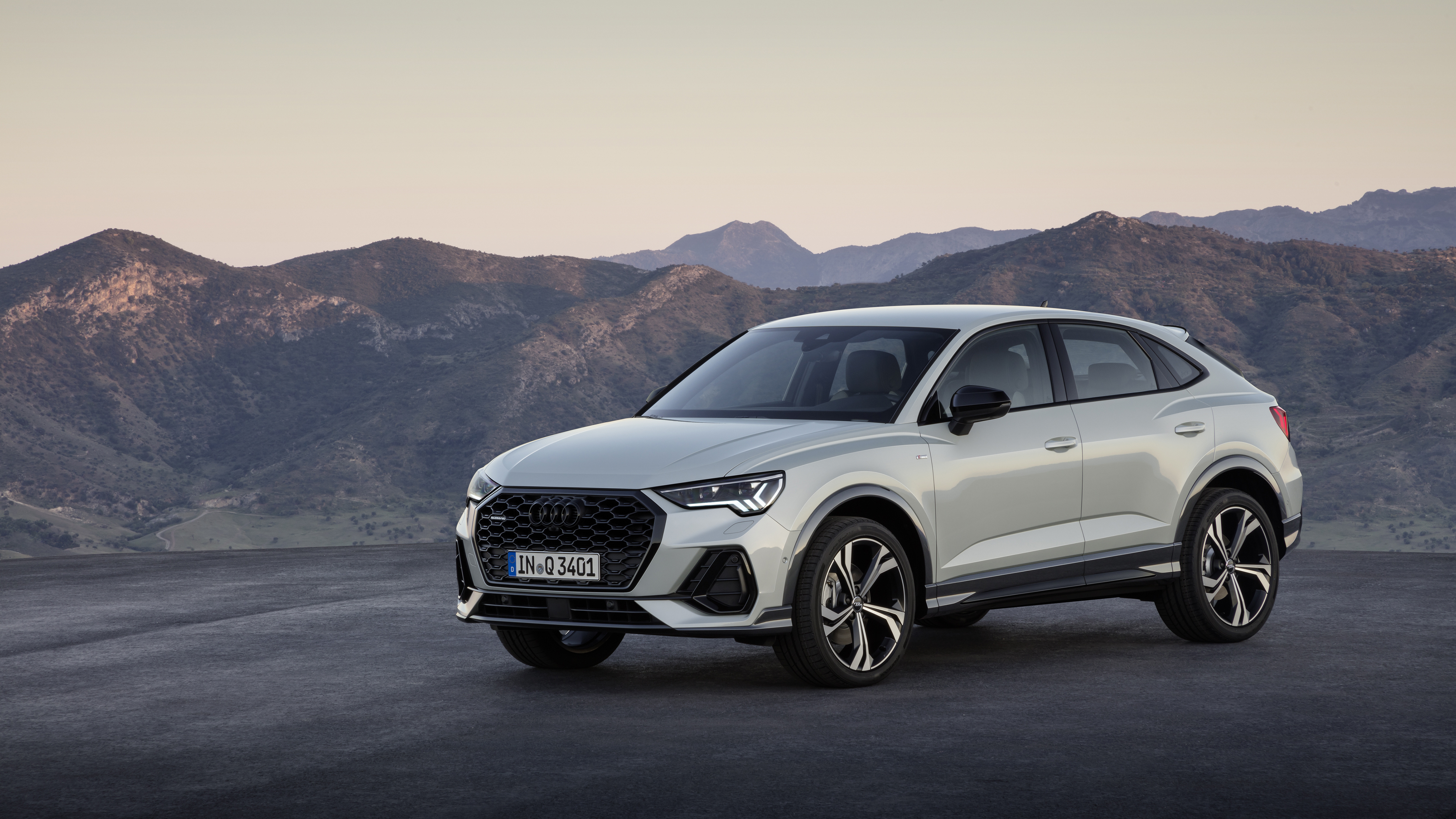 Топ кроссоверов. Audi q3 Sportback. Audi q3 Sportback 2019. Ауди q3 Sportback 2019. Audi q3 Sportback 2022.