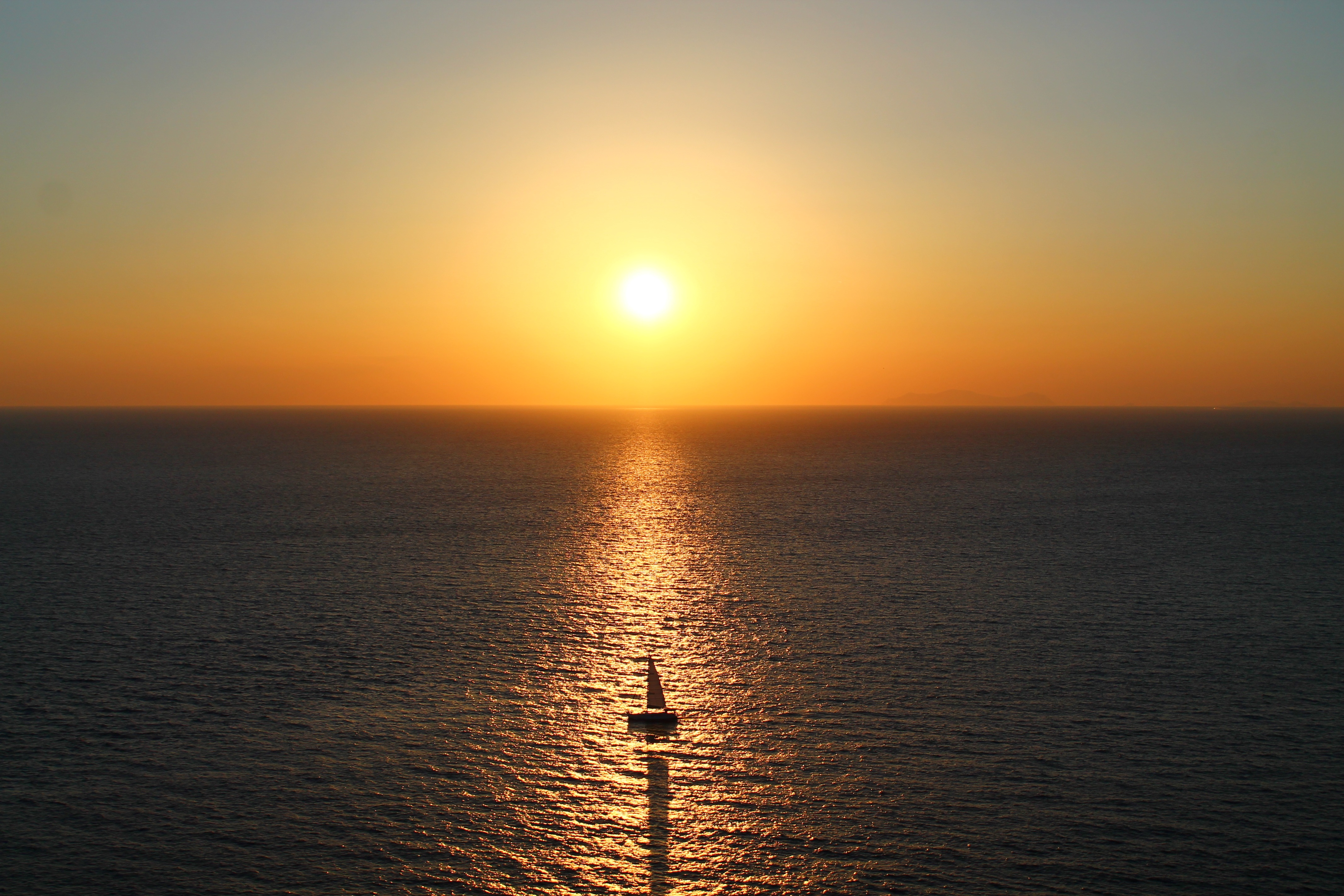 137372 Hintergrundbild herunterladen natur, sea, sun, horizont, reflexion, segelboot, sailfish, schiff - Bildschirmschoner und Bilder kostenlos