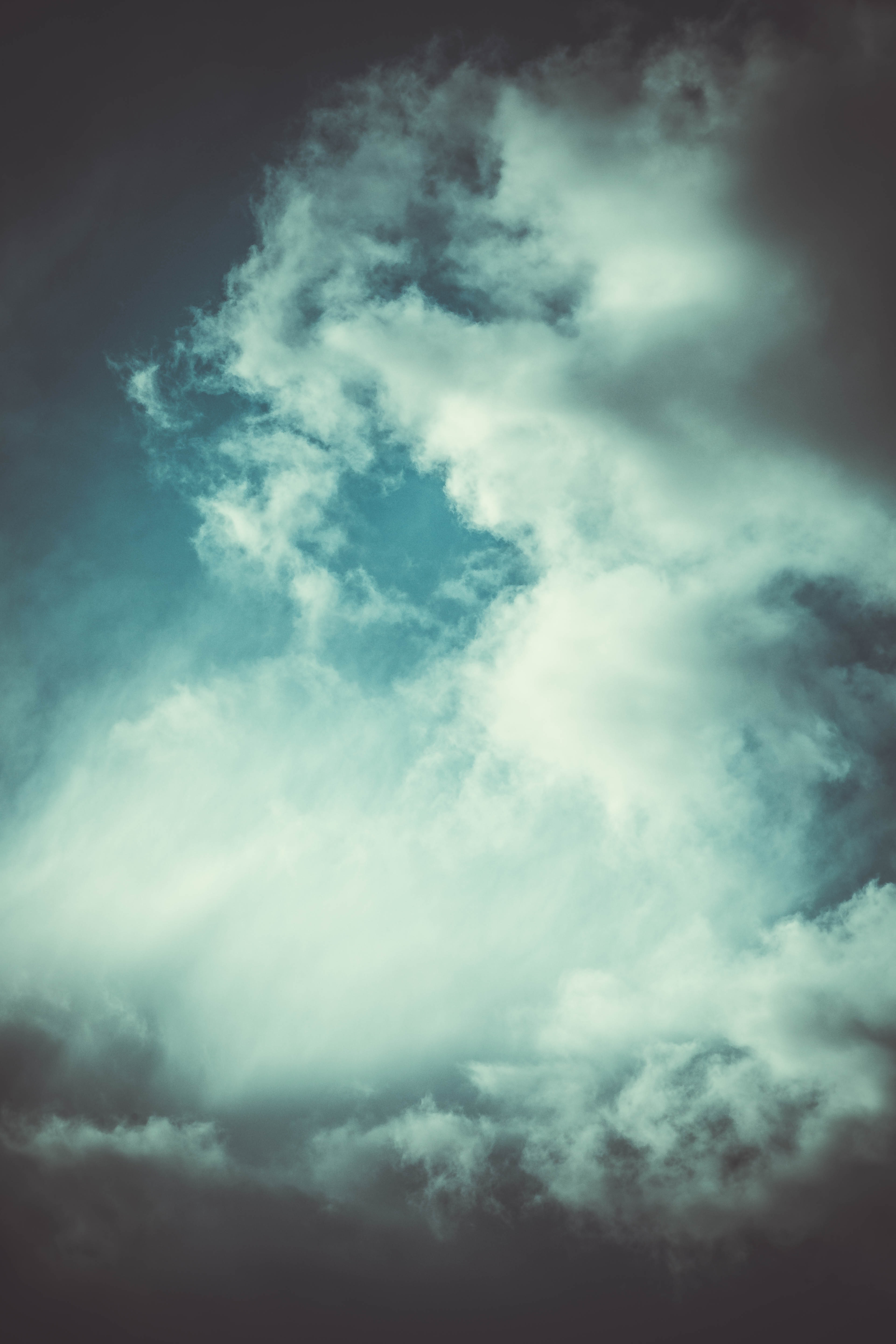 Handy-Wallpaper Clouds, Hauptsächlich Bewölkt, Bedeckt, Natur, Sky, Wolken kostenlos herunterladen.