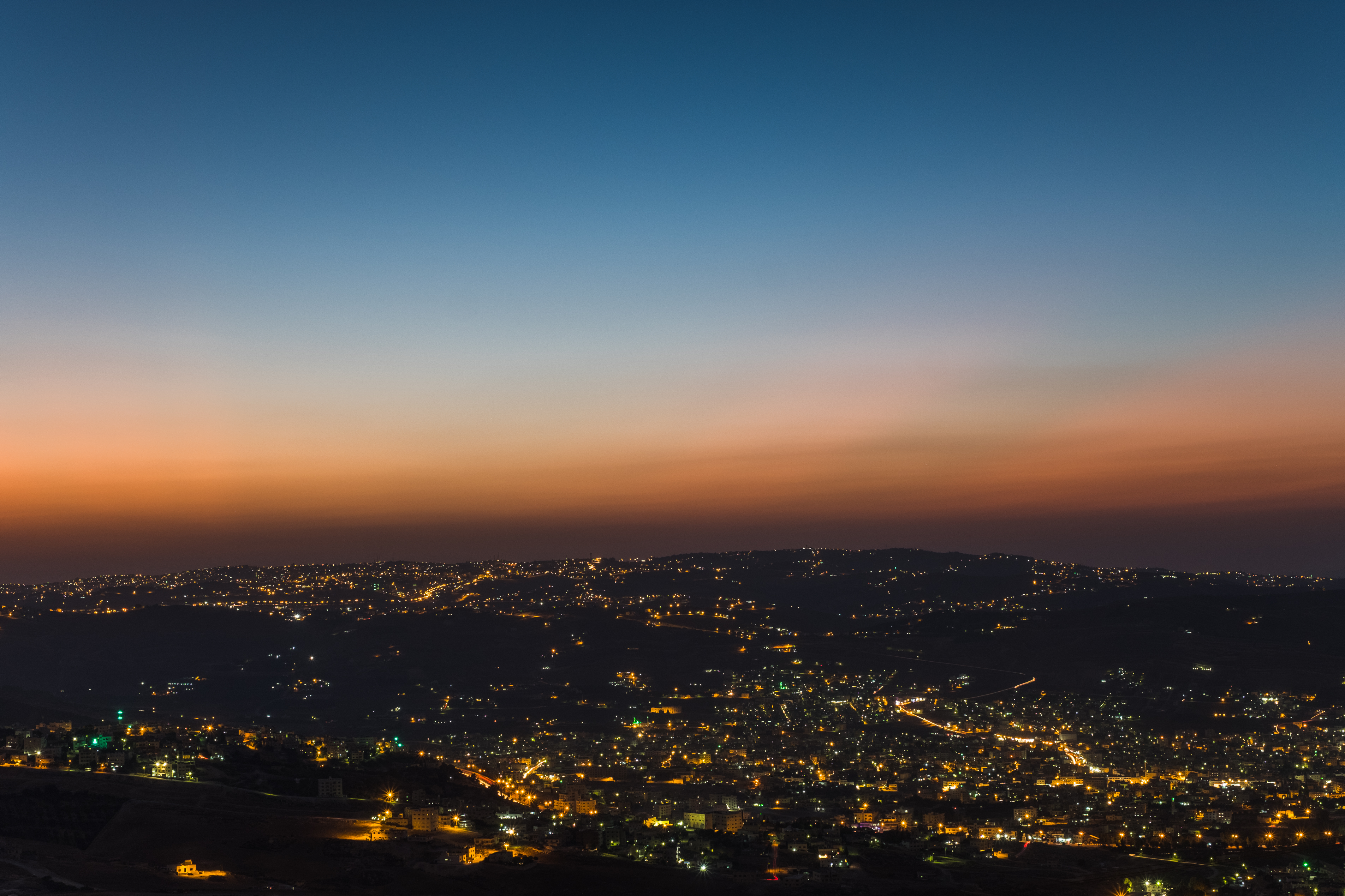 126693 Hintergrundbild herunterladen städte, horizont, nächtliche stadt, night city, lichter der stadt, city lights, jordanien, amman - Bildschirmschoner und Bilder kostenlos