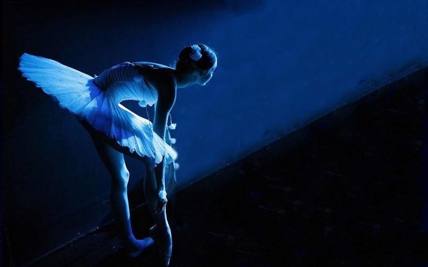 Балерина в синем