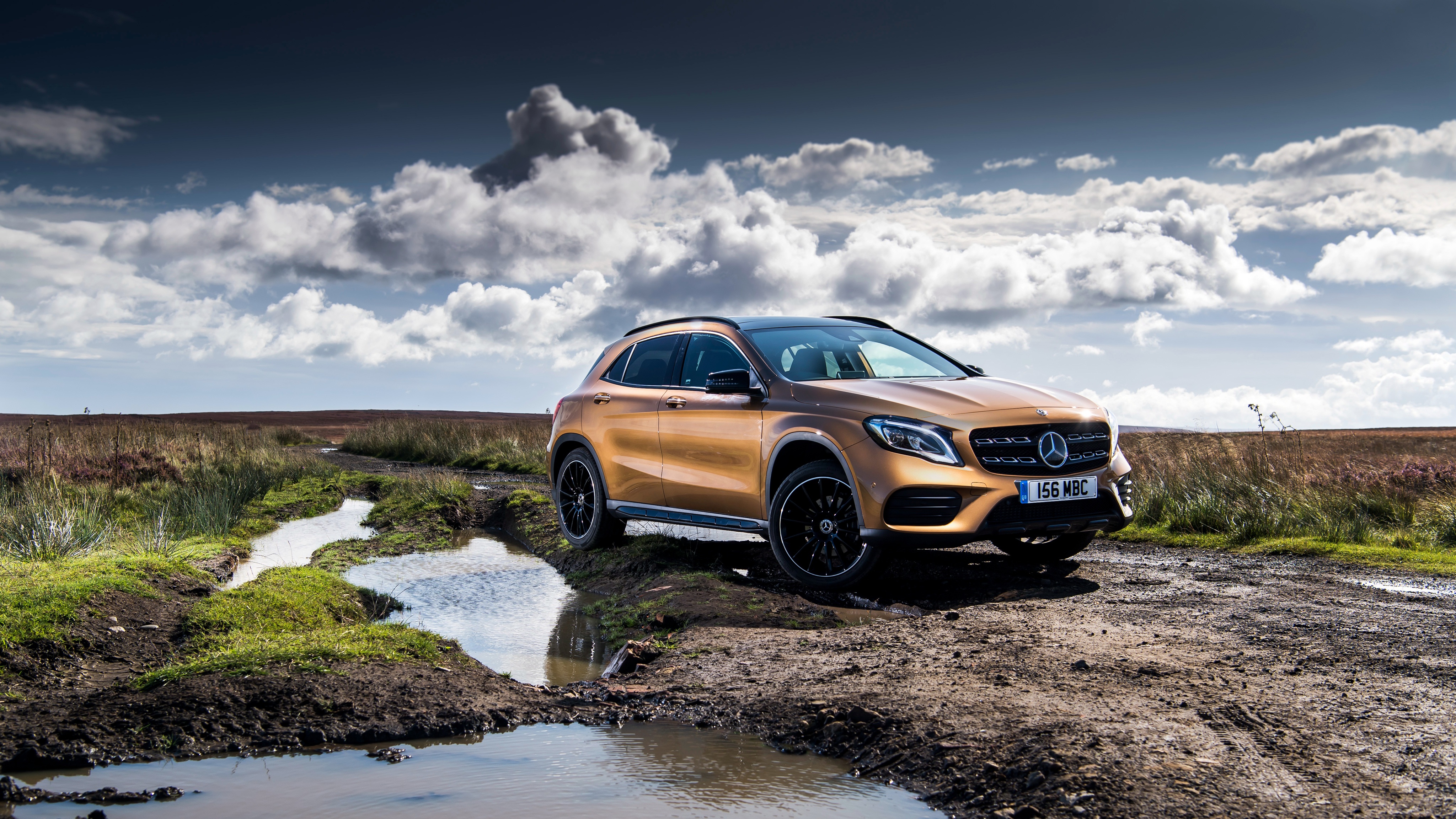 Mercedes Benz GLA внедорожник