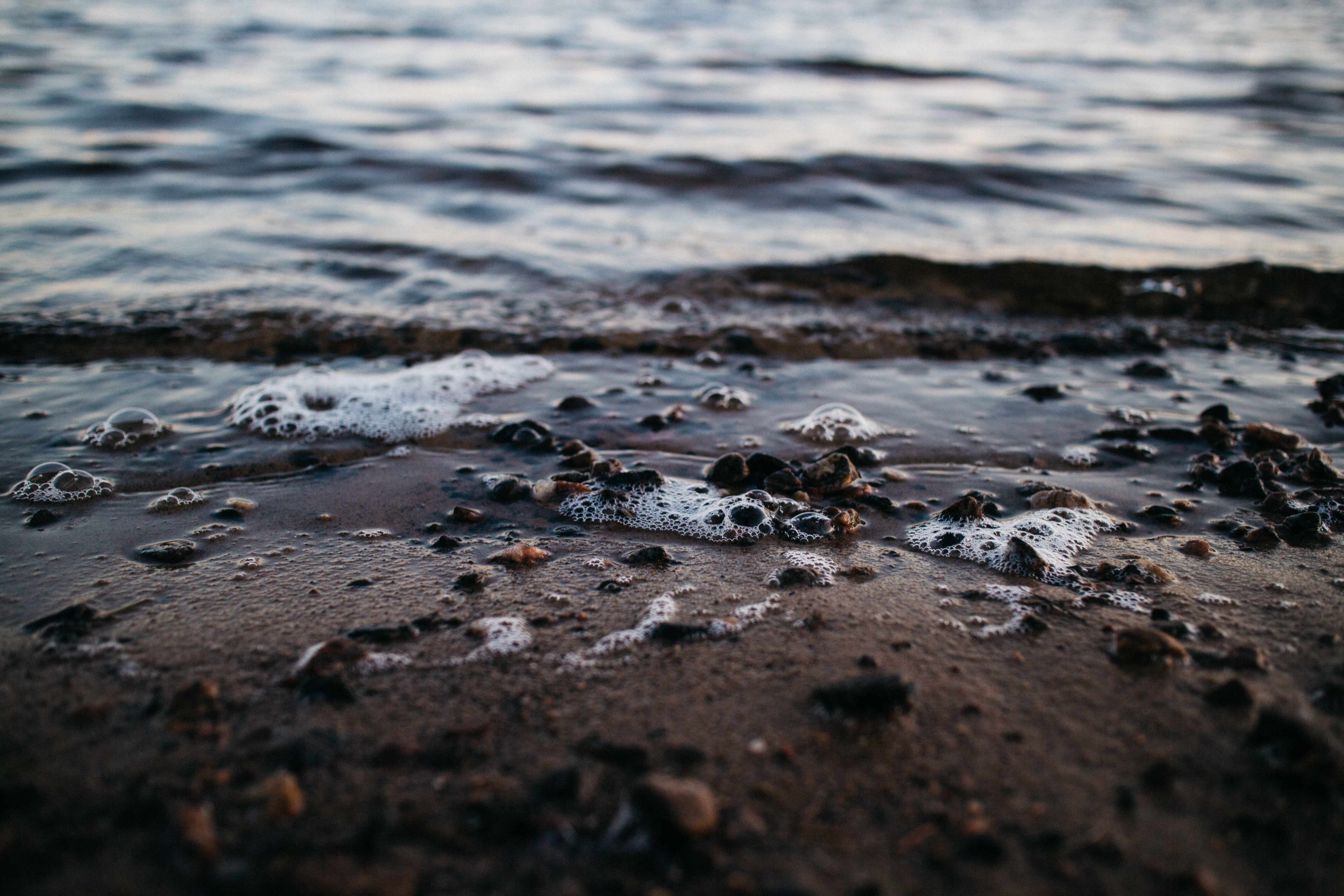 Laden Sie das Wasser, Kiesel, Sand, Makro, Waves, Strand-Bild kostenlos auf Ihren PC-Desktop herunter