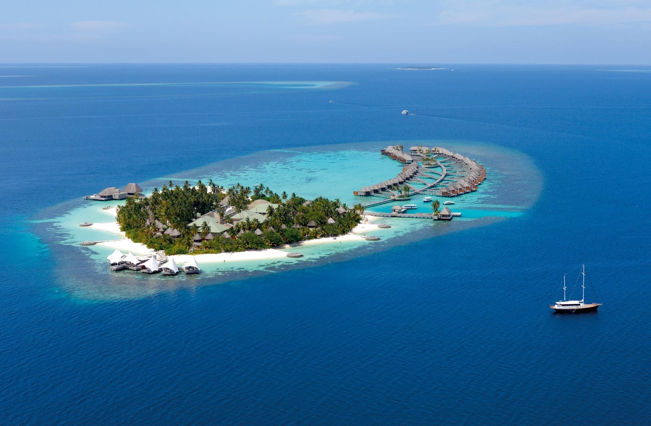 656500 descargar imagen fotografía, tropico, atolón, hotel, maldivas, mar, barco, zona tropical, aldea: fondos de pantalla y protectores de pantalla gratis