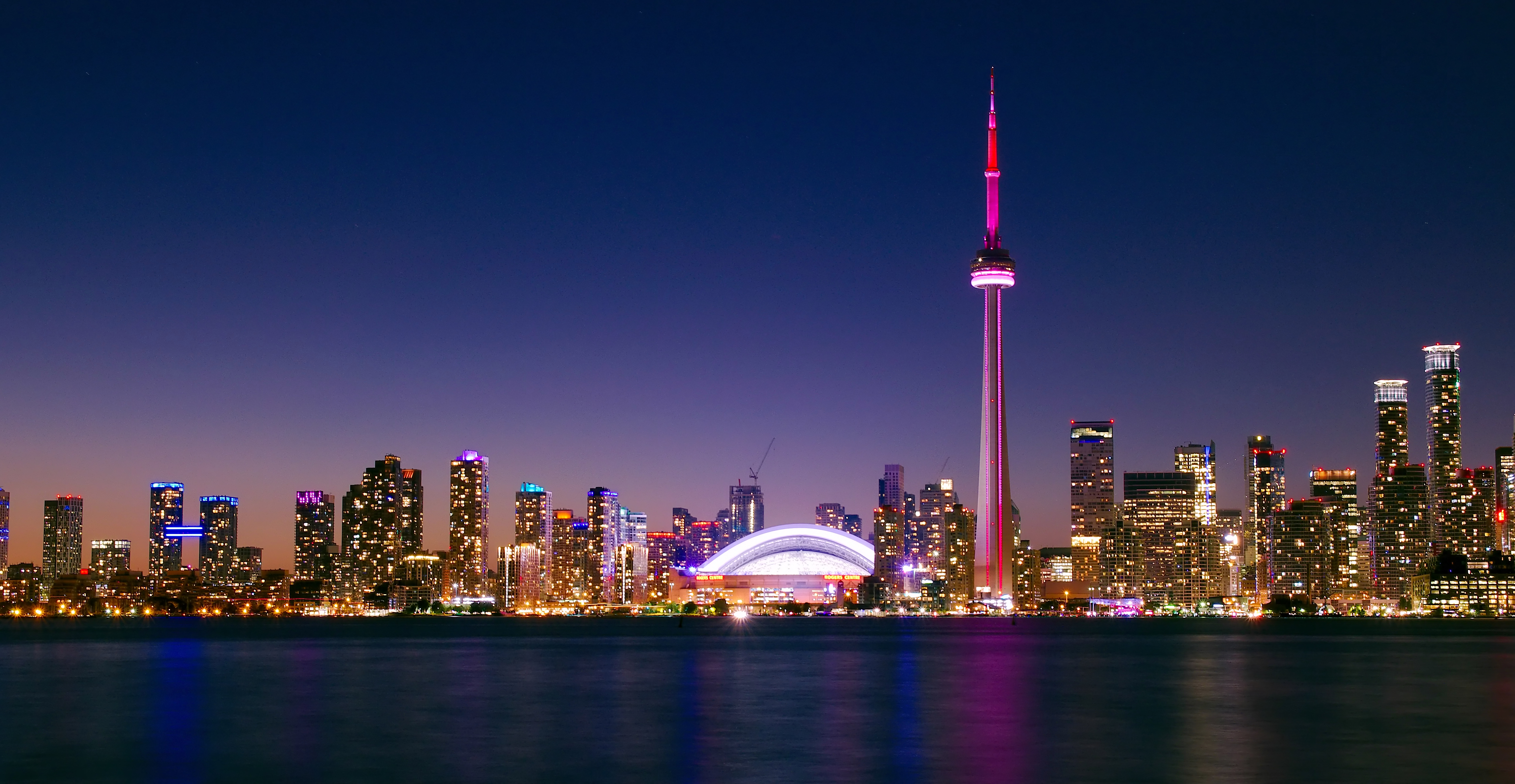 Handy-Wallpaper Städte, Stadt, Gebäude, Toronto, Kanada, Architektur, Übernachtung, Küste kostenlos herunterladen.