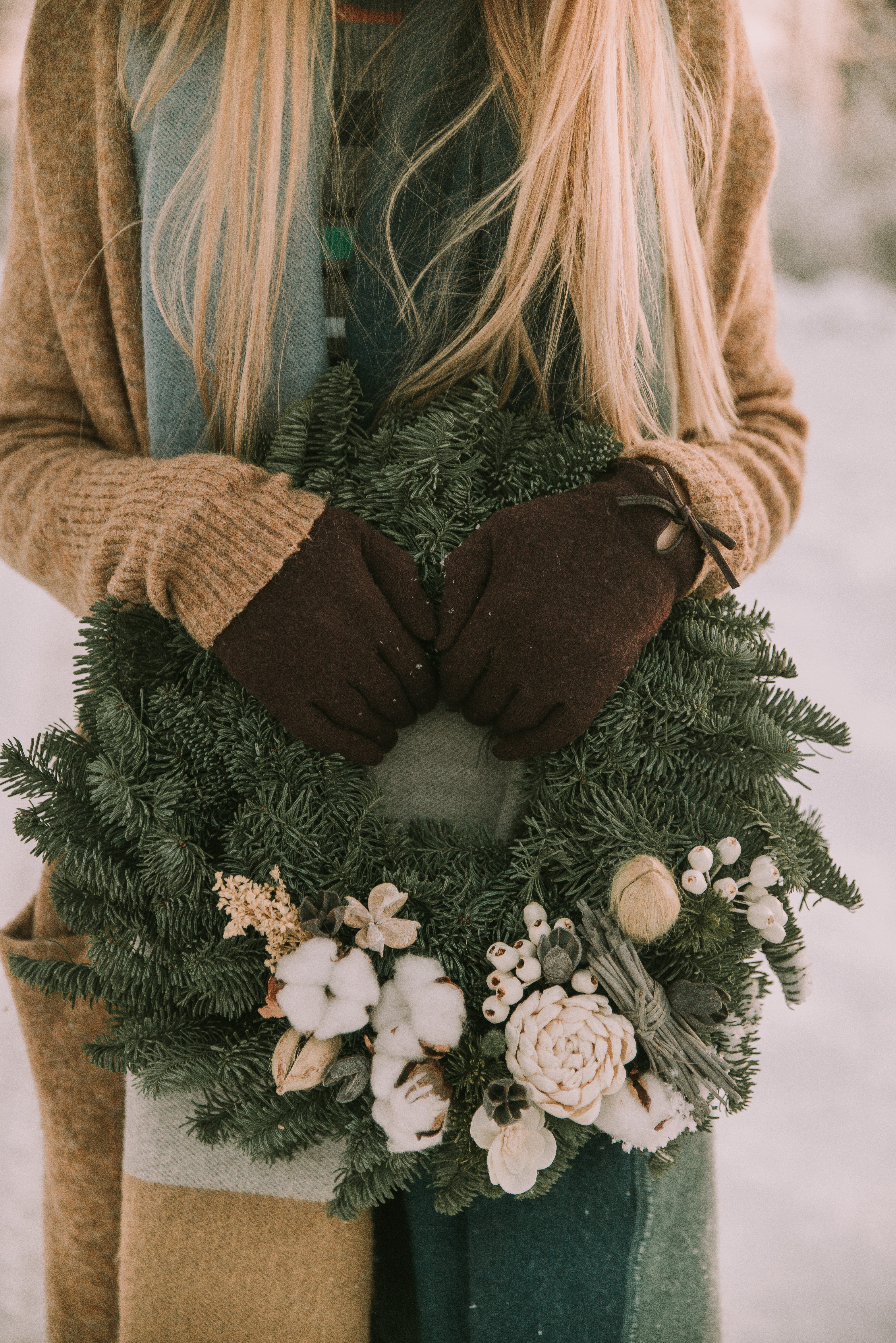 Download mobile wallpaper Wreath, New Year, Winter, Holidays, Christmas, Hands, Girl for free.