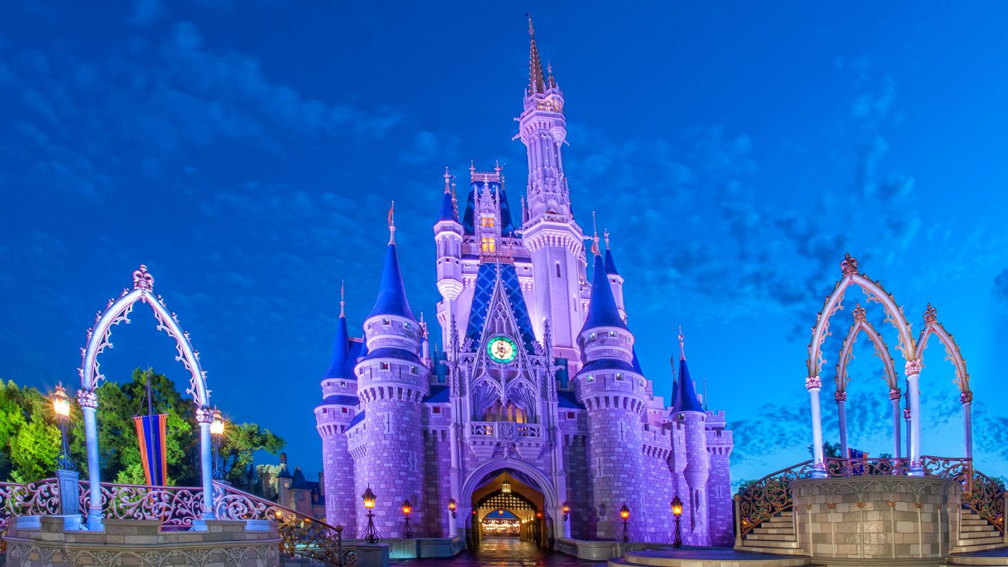 Фэнтези уолта диснея. Уолт Дисней замок Золушки. Дворец Золушки Диснейленд. Флорида замок Золушки. Walt Disney World во Флориде.