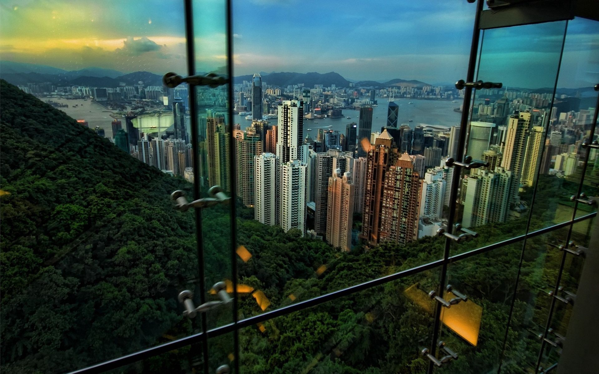 Baixar papel de parede para celular de Cidades, Arranha Céus, Tarde, Hong Kong, Região Administrativa Especial De Hong Kong, Vista Da Janela, Noite gratuito.