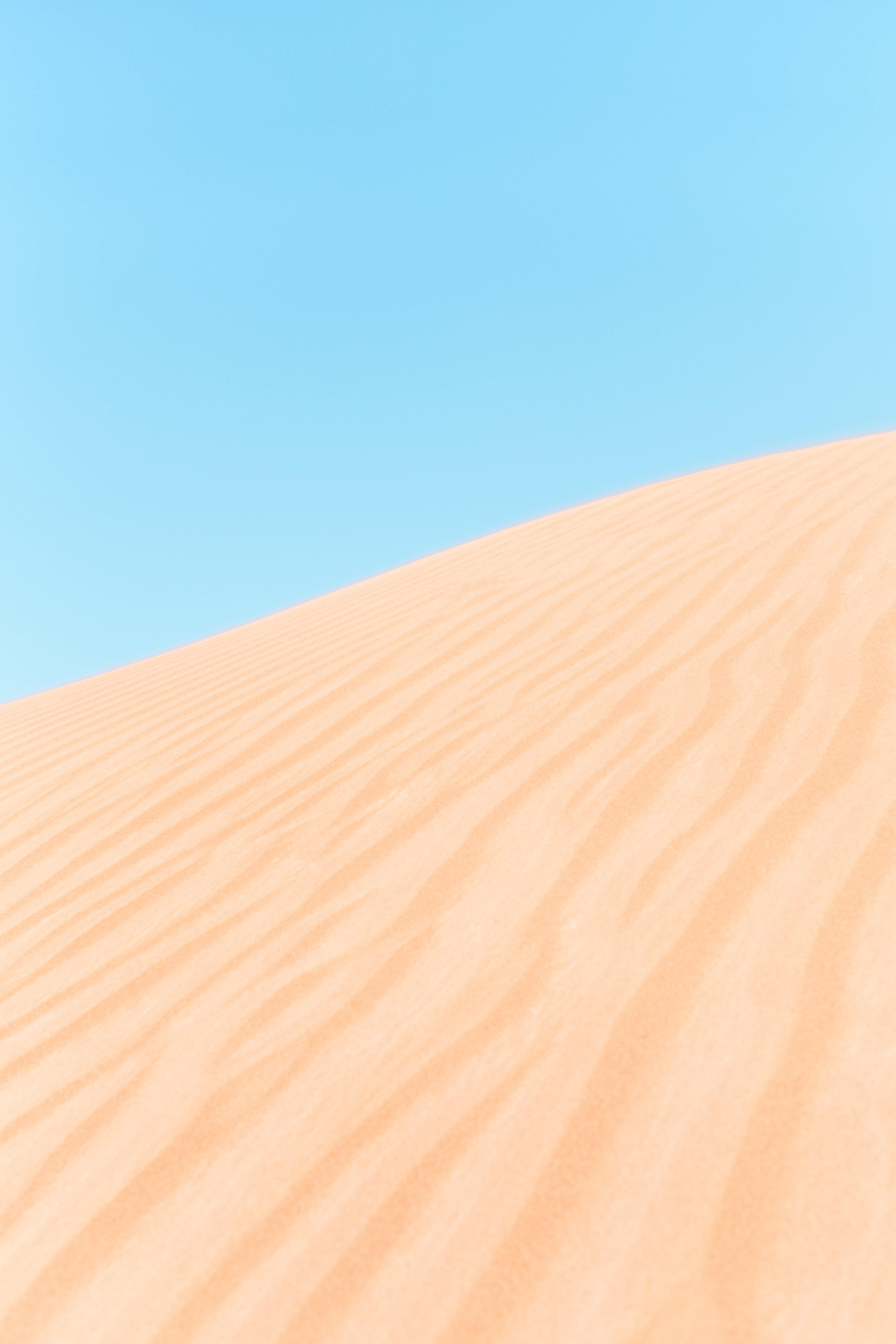Handy-Wallpaper Minimalismus, Hügel, Hill, Sky, Sand, Wüste kostenlos herunterladen.