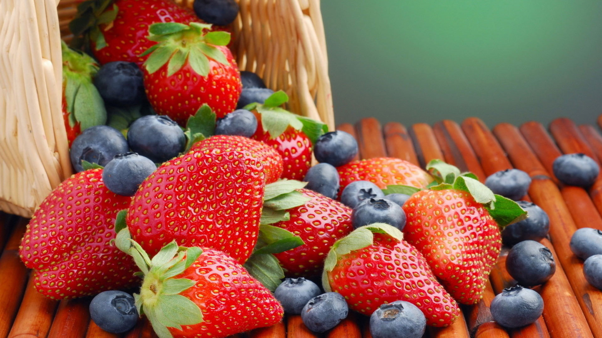Laden Sie das Obst, Lebensmittel, Erdbeere, Blaubeeren, Berries, Hintergrund-Bild kostenlos auf Ihren PC-Desktop herunter
