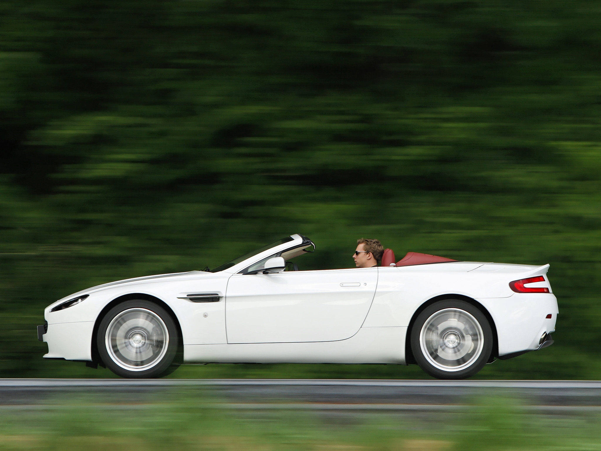 asphalt, aston martin, cars, white, side view, speed, 2008, v8, vantage 1080p