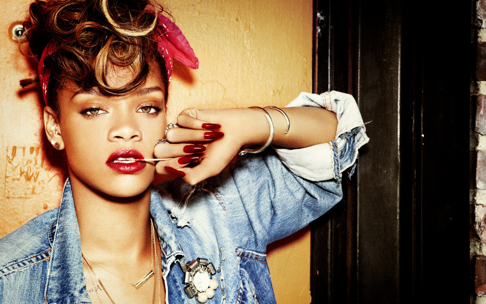 Images & Pictures  Rihanna