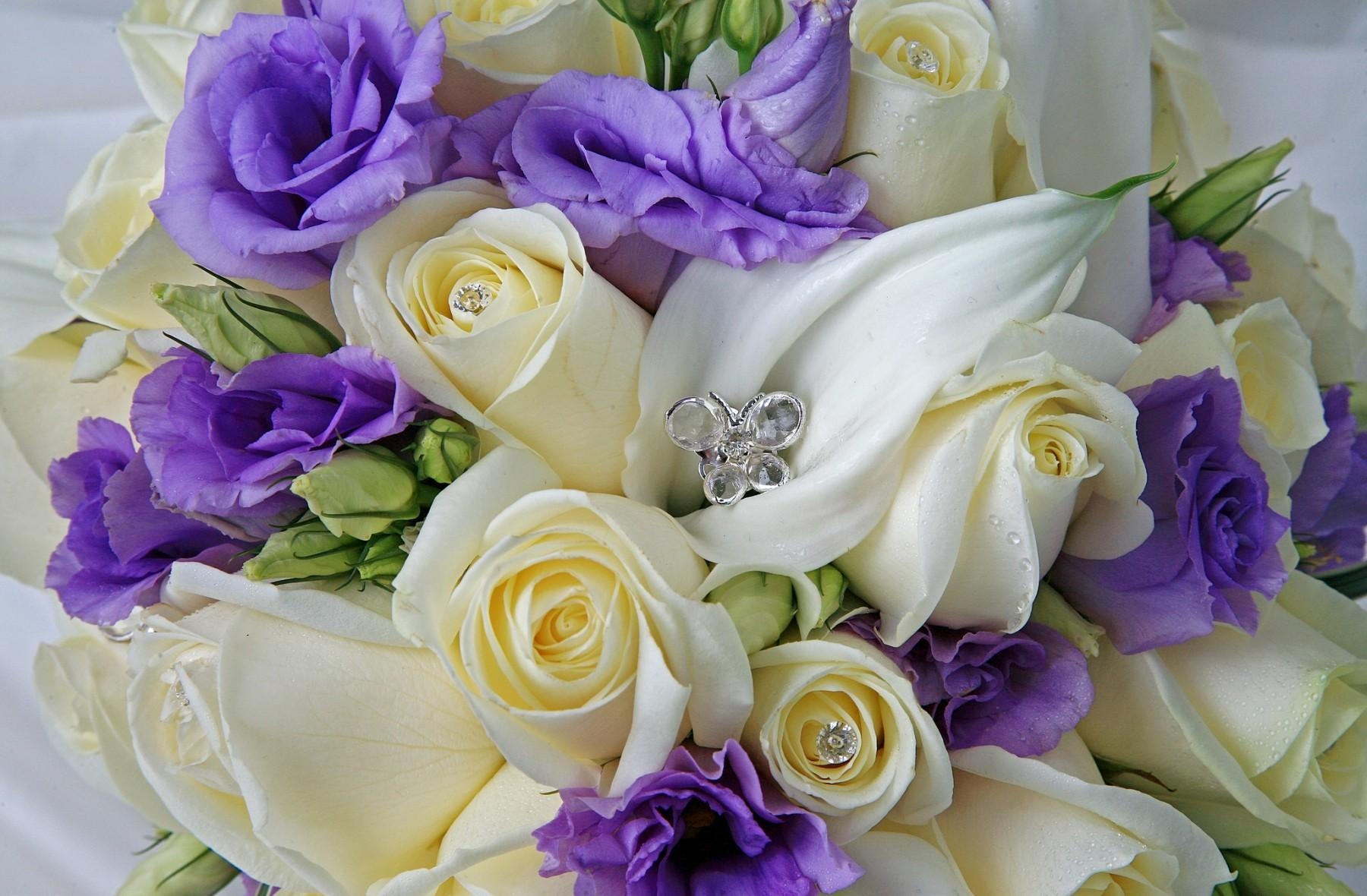 Download mobile wallpaper Drops, Decorations, Lisianthus Russell, Lisiantus Russell, Bouquet, Roses, Flowers for free.