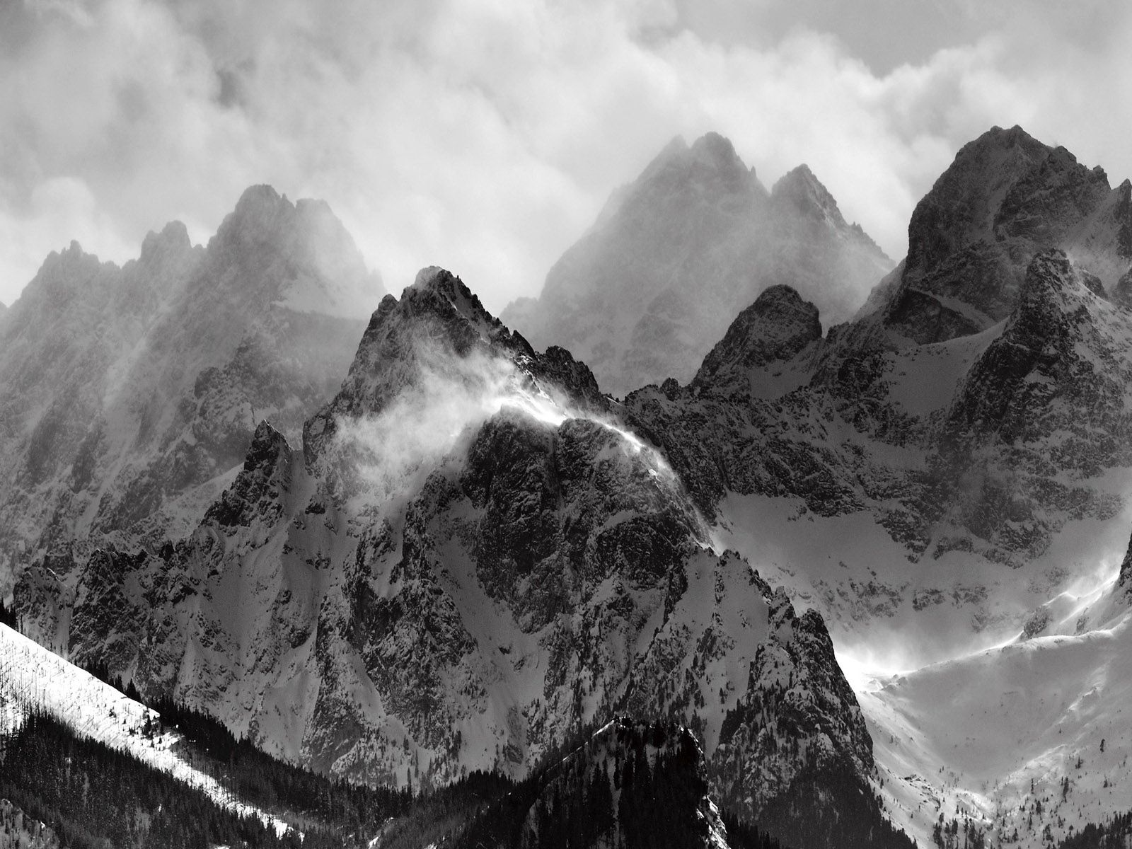 68265 скачать обои горы, мрак, природа, туман, вершины - заставки и картинки бесплатно