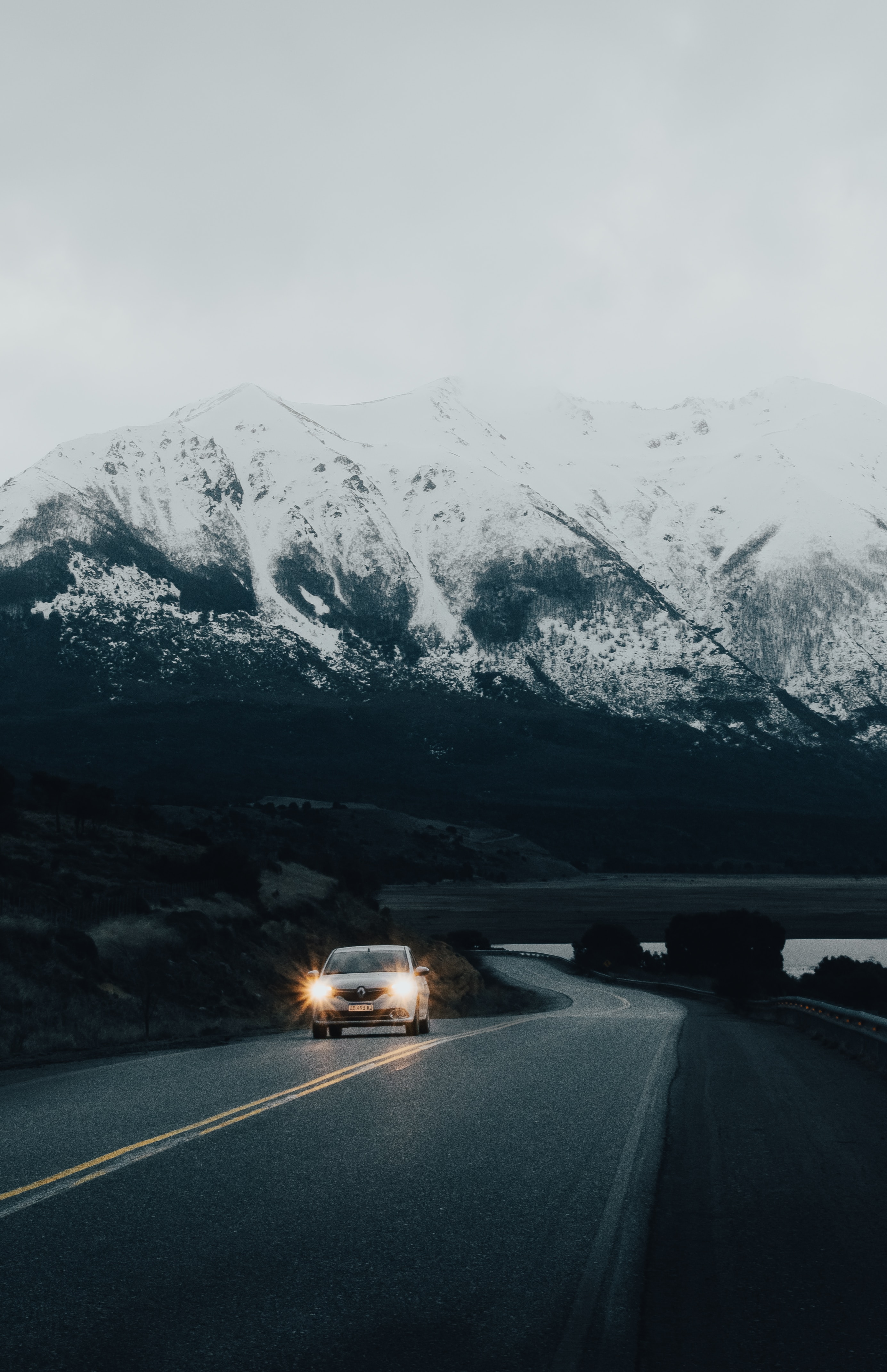 129118 Hintergrundbild herunterladen auto, natur, berg, straße, maschine, schneebedeckt, snowbound - Bildschirmschoner und Bilder kostenlos