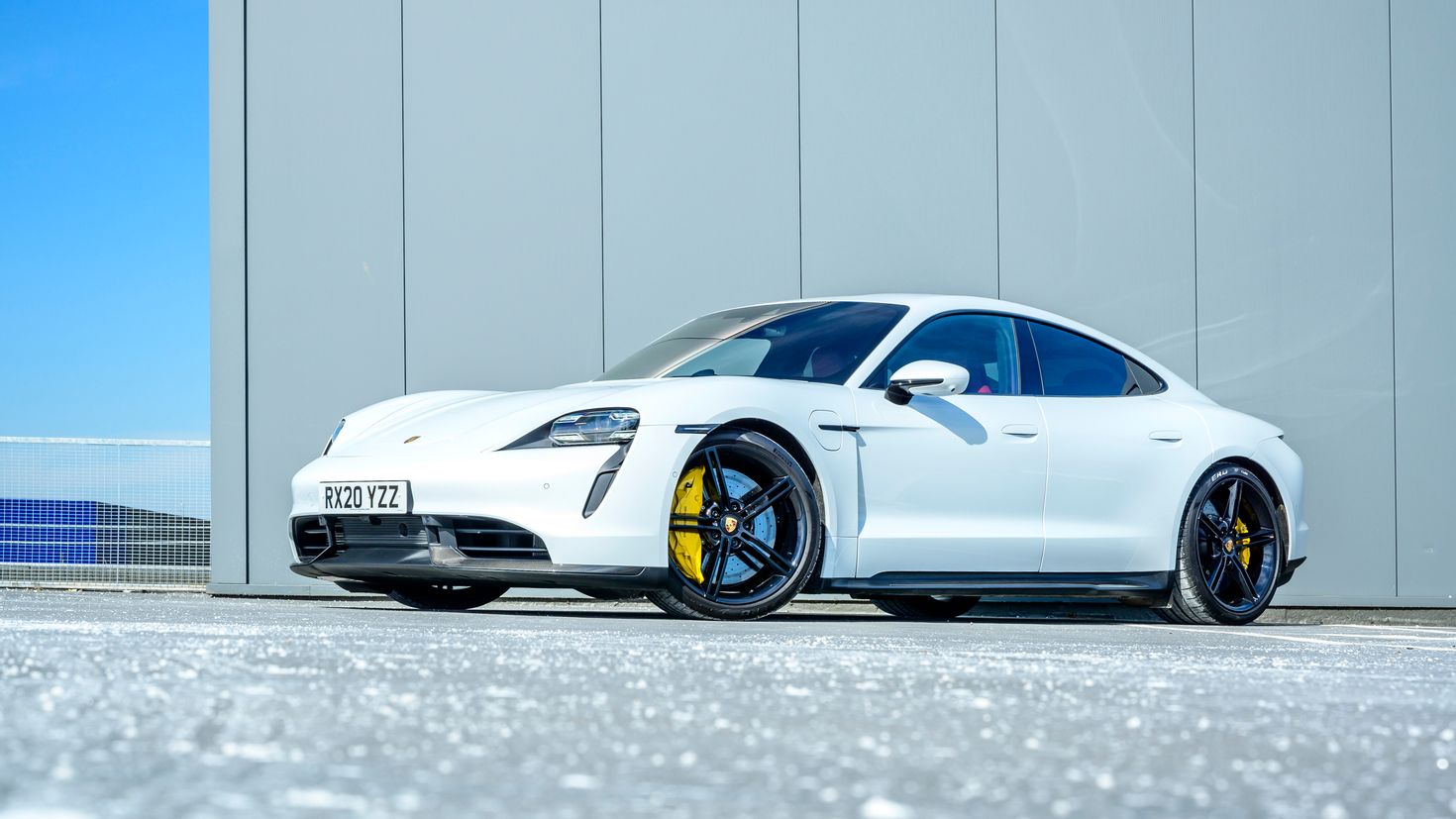 Porsche taycan. Porsche 911 Turbo s 2020 White. Porsche Taycan Turbo s. Porsche Turbo s 2020. Порше 911 турбо s 2020 белый.