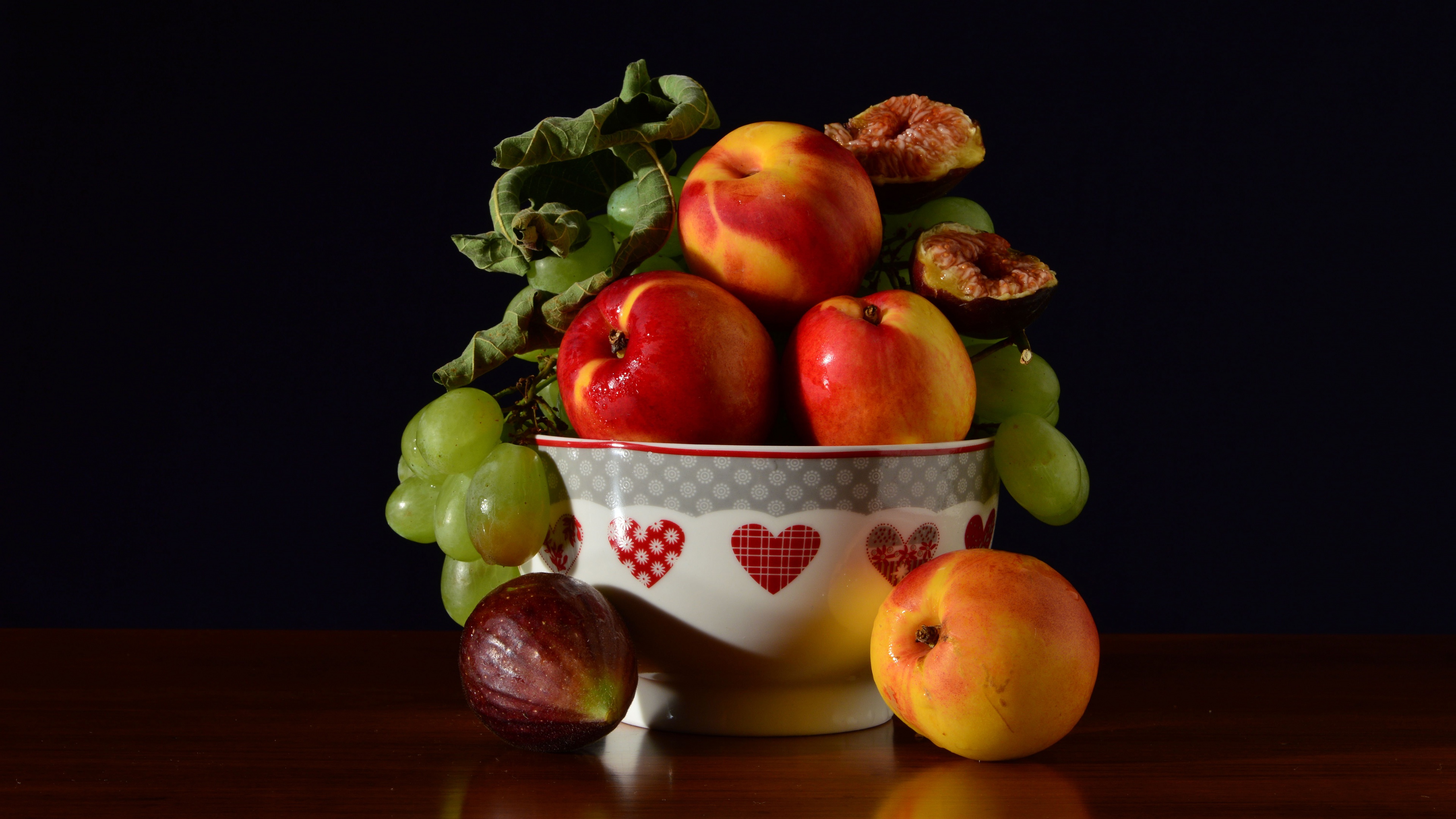 488377 baixar papel de parede comida, fruta, fig, uvas, nectarina, frutas - protetores de tela e imagens gratuitamente