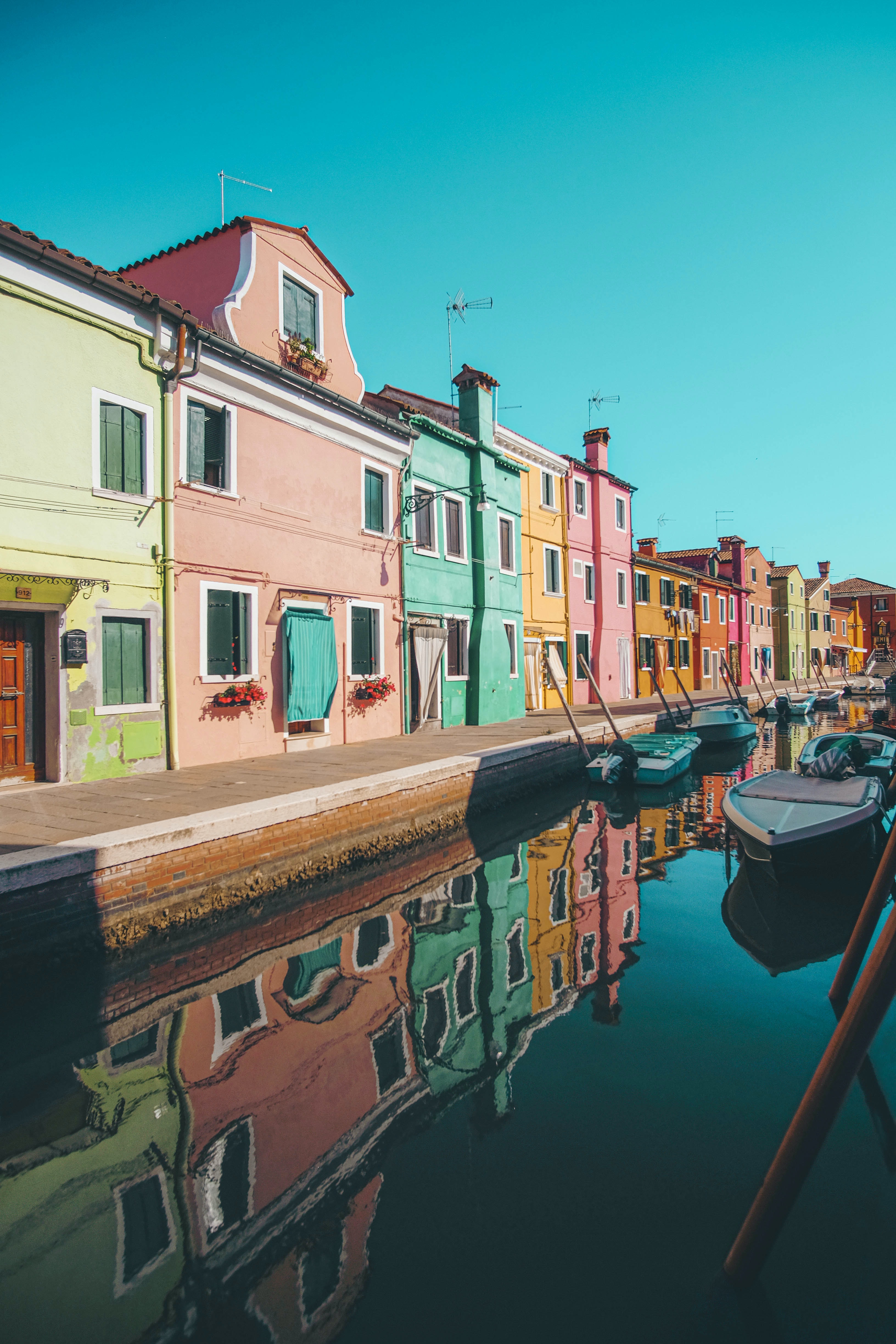Handy-Wallpaper Städte, Flüsse, Stadt, Gebäude, Boote, Venedig kostenlos herunterladen.