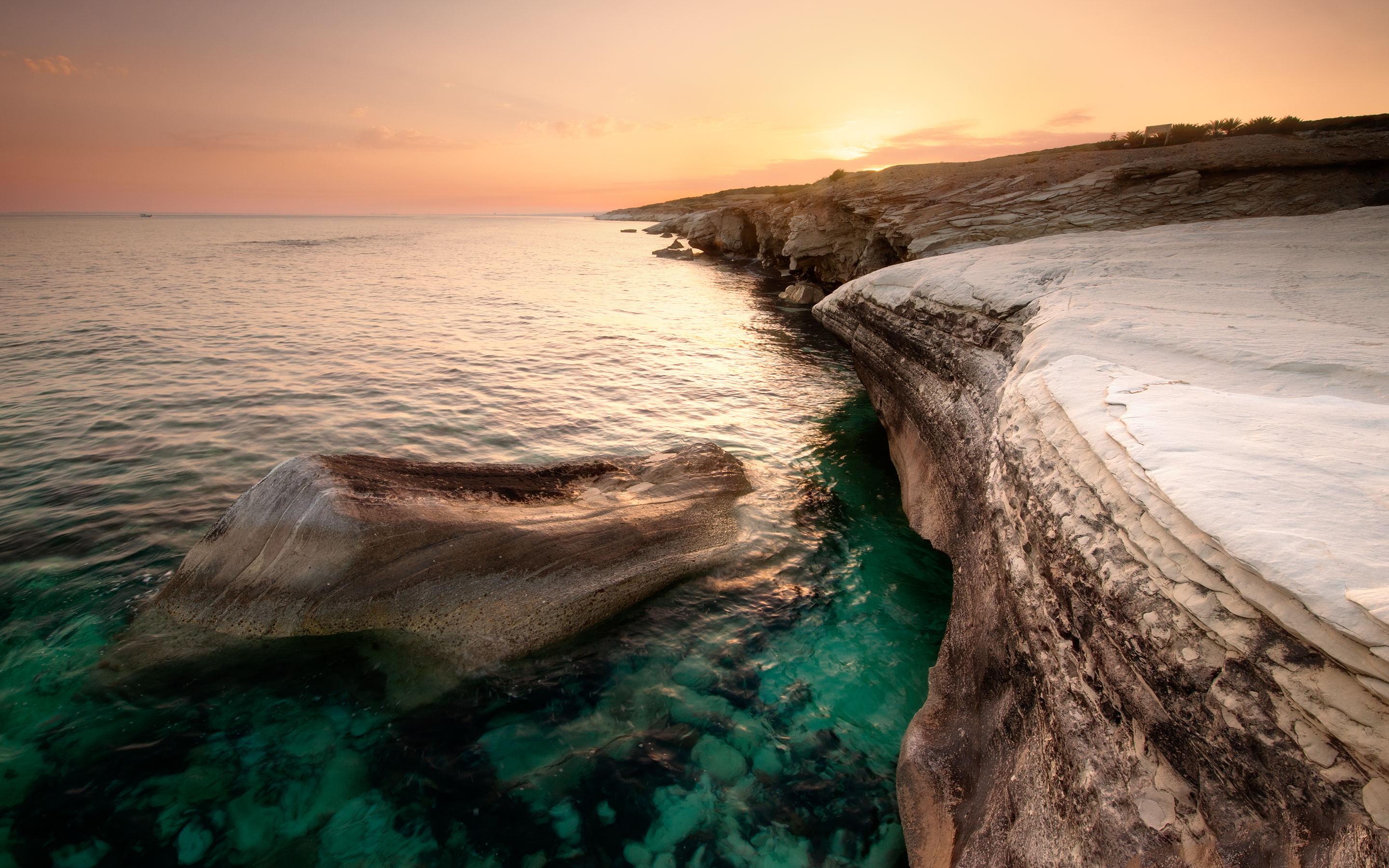 Кипр море скала