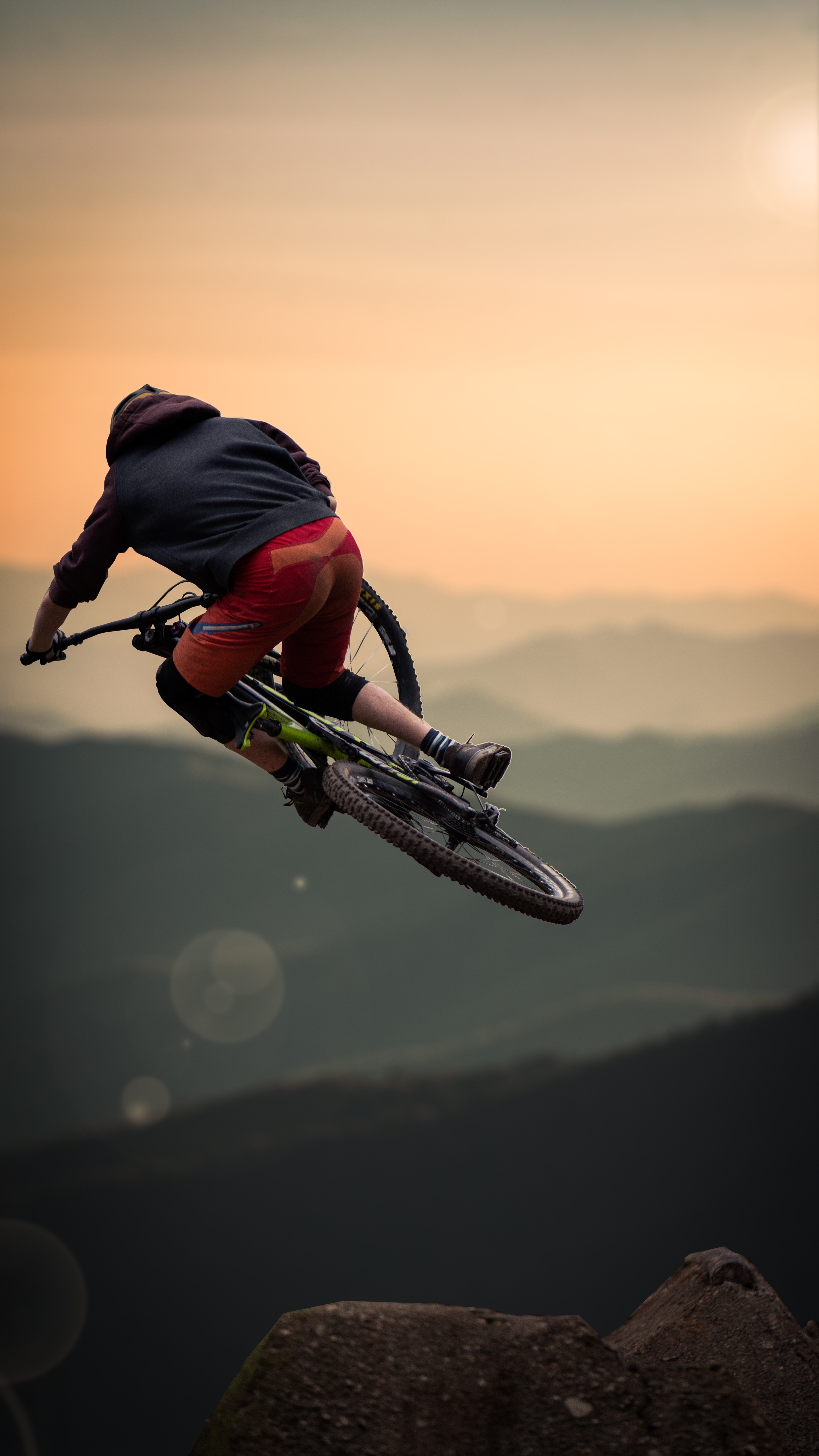 cyclist, bicycle, sports, helmet, bounce, jump, trick Smartphone Background
