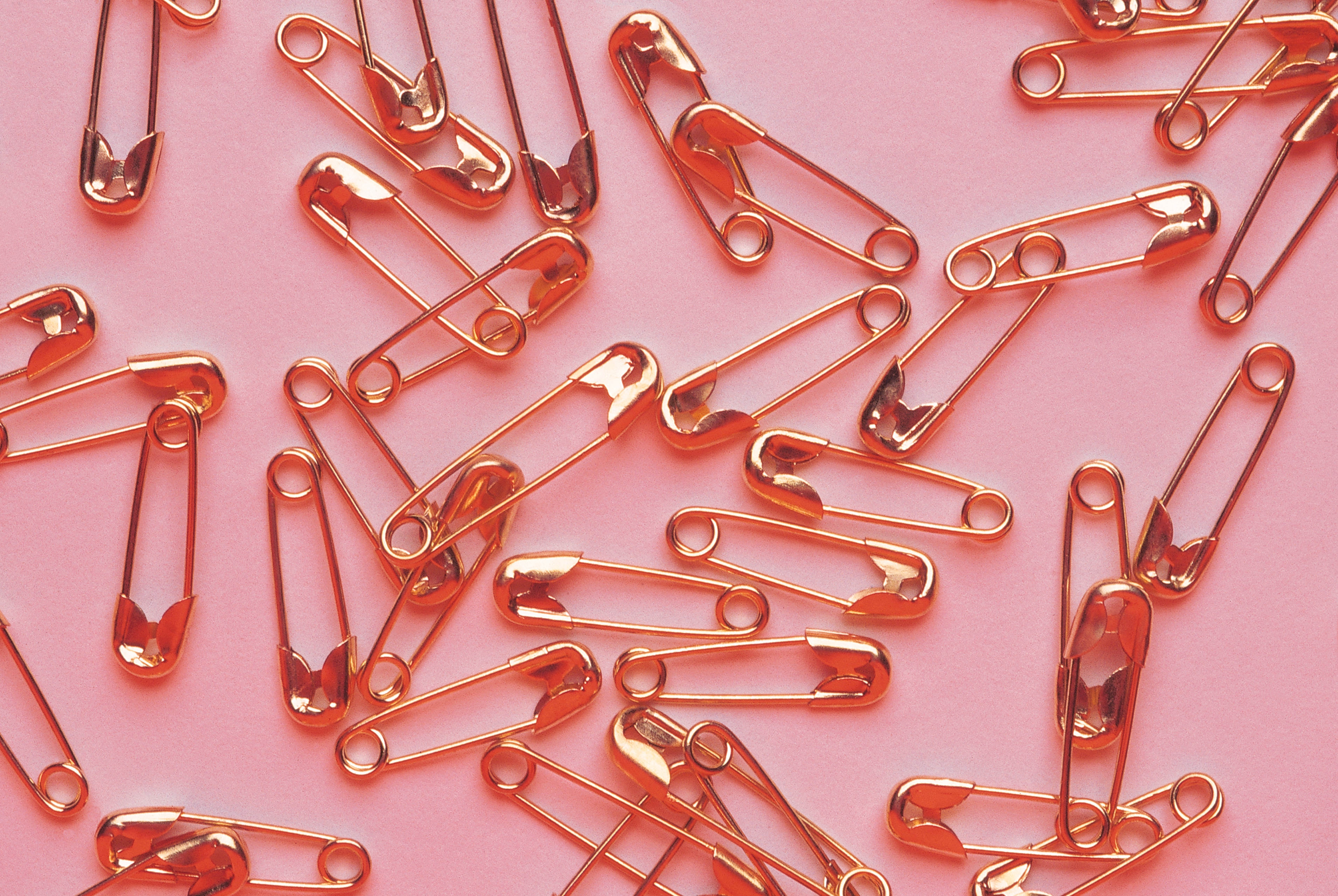 metal, gold, pink background, miscellanea, miscellaneous, pins, safety pins 2160p