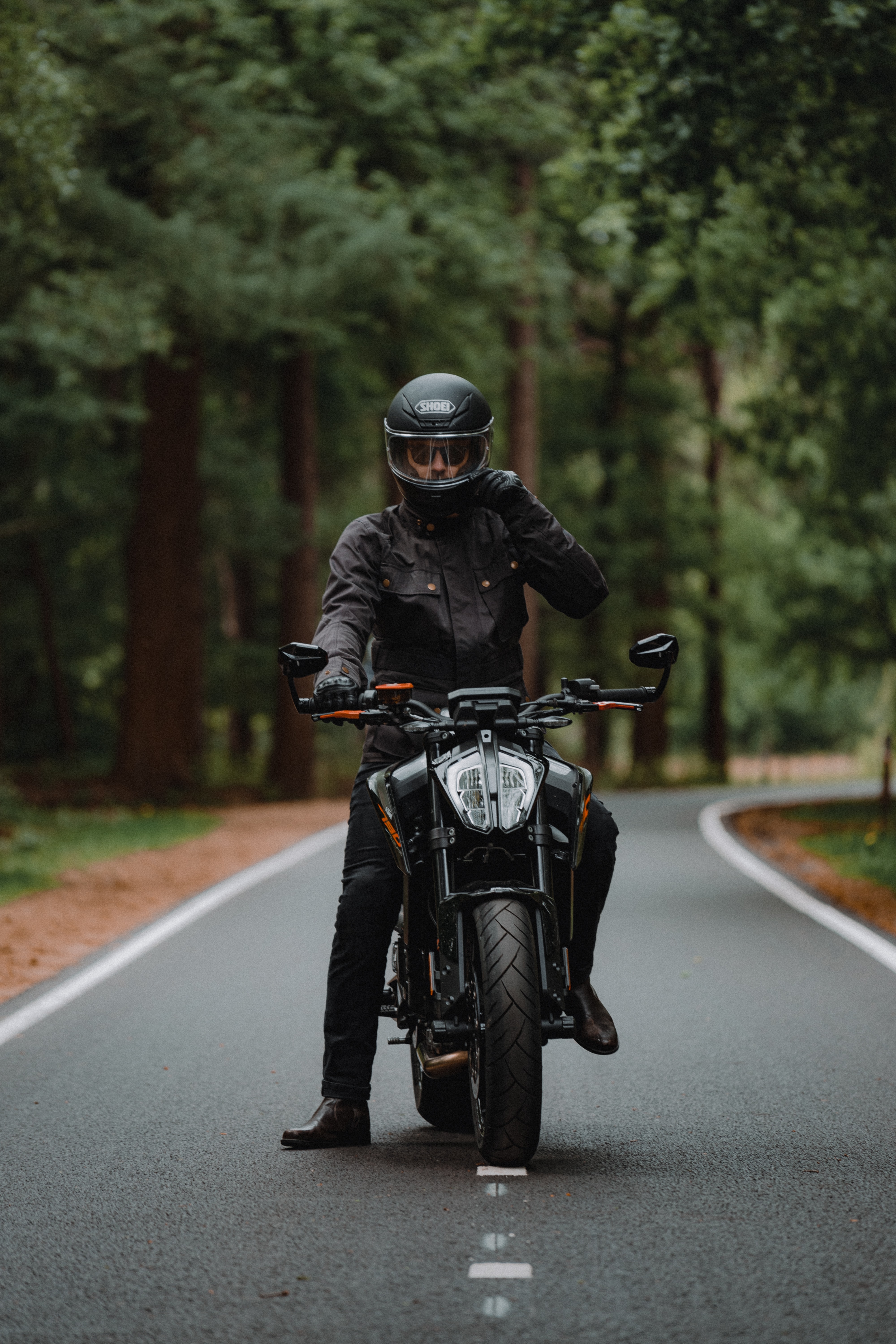 105700 baixar papel de parede motocicletas, estrada, caminho, motociclista, capacete, motocicleta, equipamento, traje - protetores de tela e imagens gratuitamente