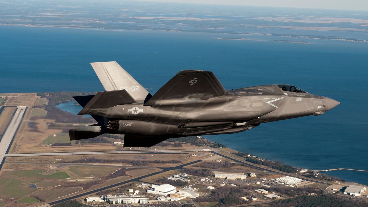 F 35 фото. F-35 Лайтнинг II. Истребитель США F-35. Локхид Мартин f35. Самолёт f35 Lightning.