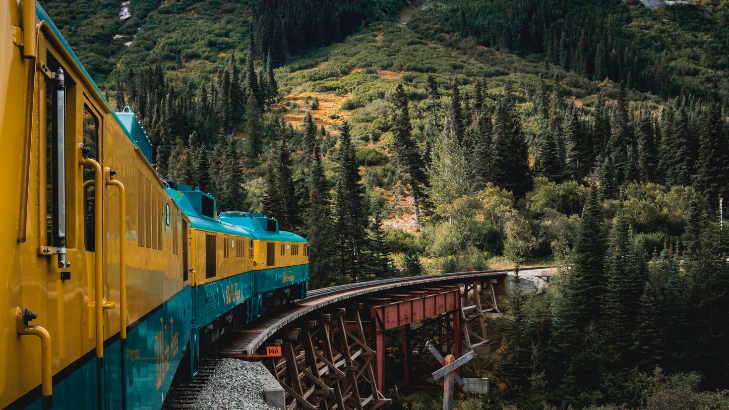 поезд в горах
