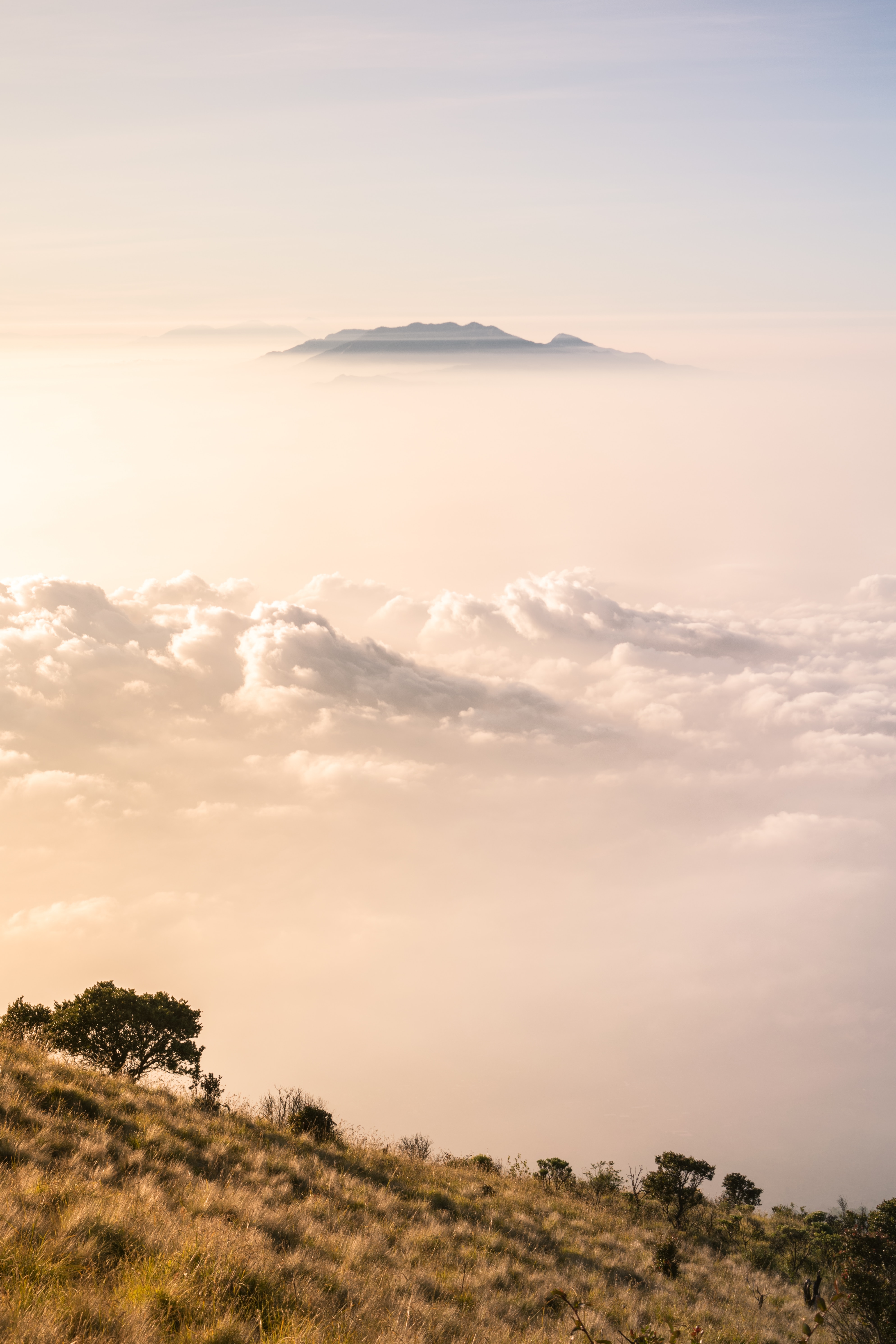 Laden Sie das Clouds, Nach Oben, Scheitel, Nebel, Höhe, Landschaft, Natur, Mountains-Bild kostenlos auf Ihren PC-Desktop herunter