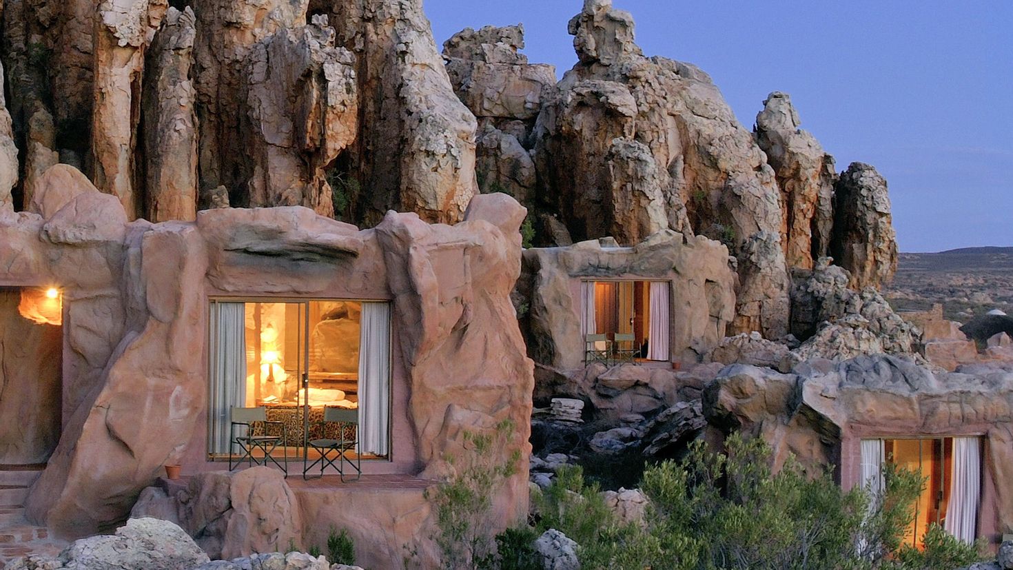 Interesting hotels. Отель Kagga kamma. ЮАР пещерный отель. Пещерный курорт Кагга камма. Пещерный дворец Cave Palace Ranch, Юта, США.