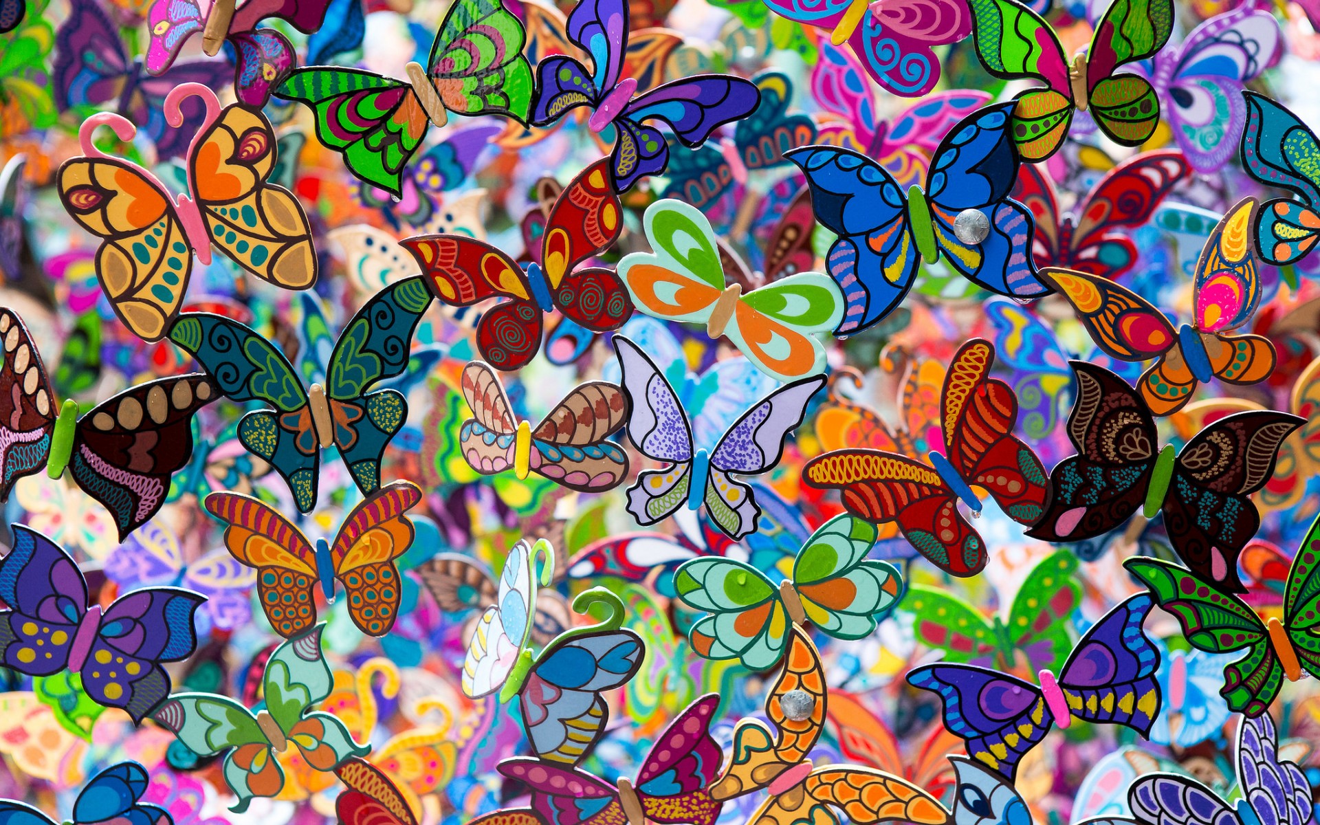 Яркий фон с бабочками
