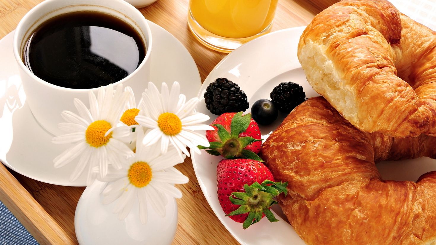 Теплая еда. Завтрак с кофе. Приятного завтрака. Завтрак фото. Утренний завтрак.