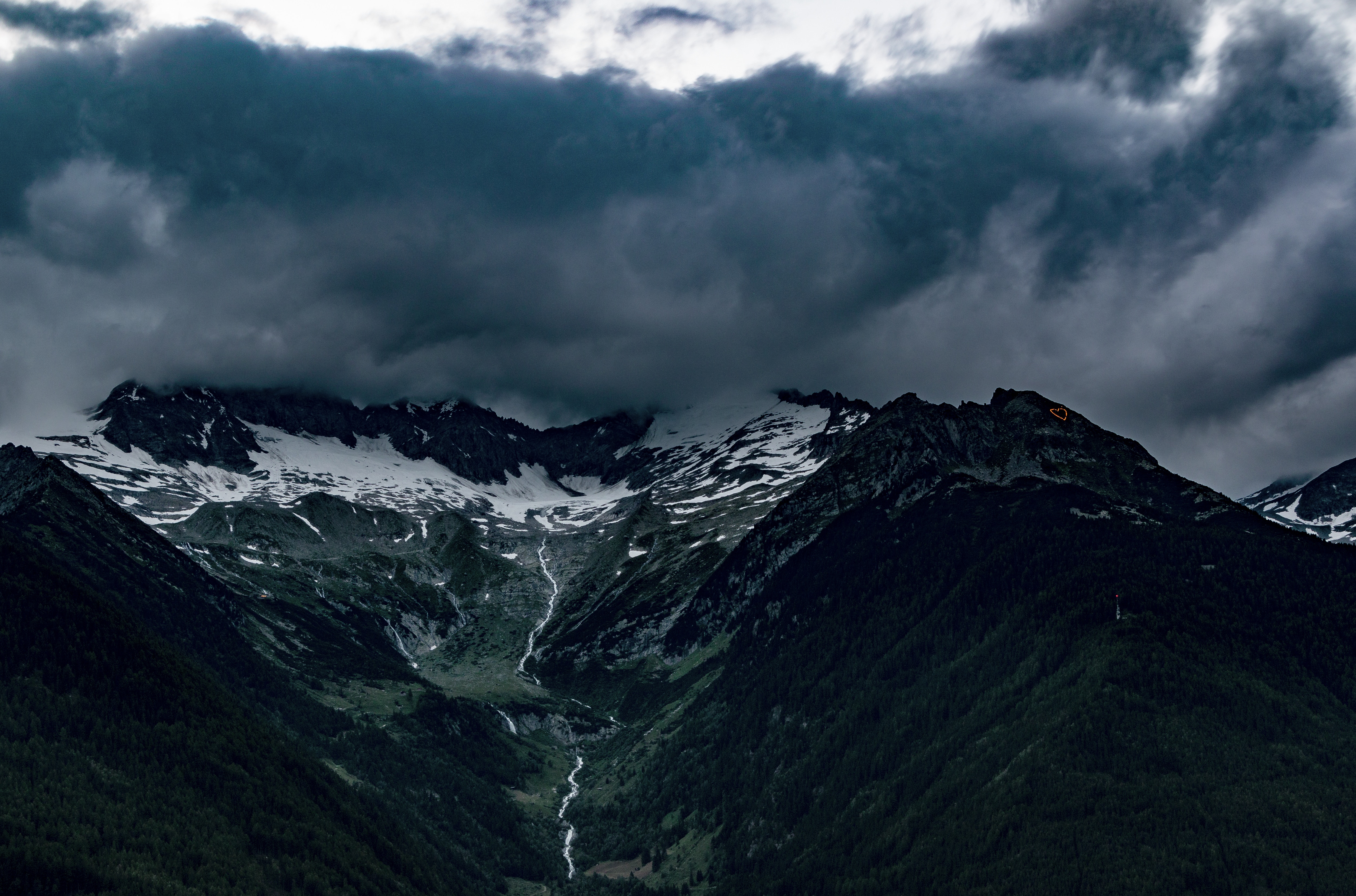 Handy-Wallpaper Mountains, Nebel, Natur, Alpen, Italien kostenlos herunterladen.